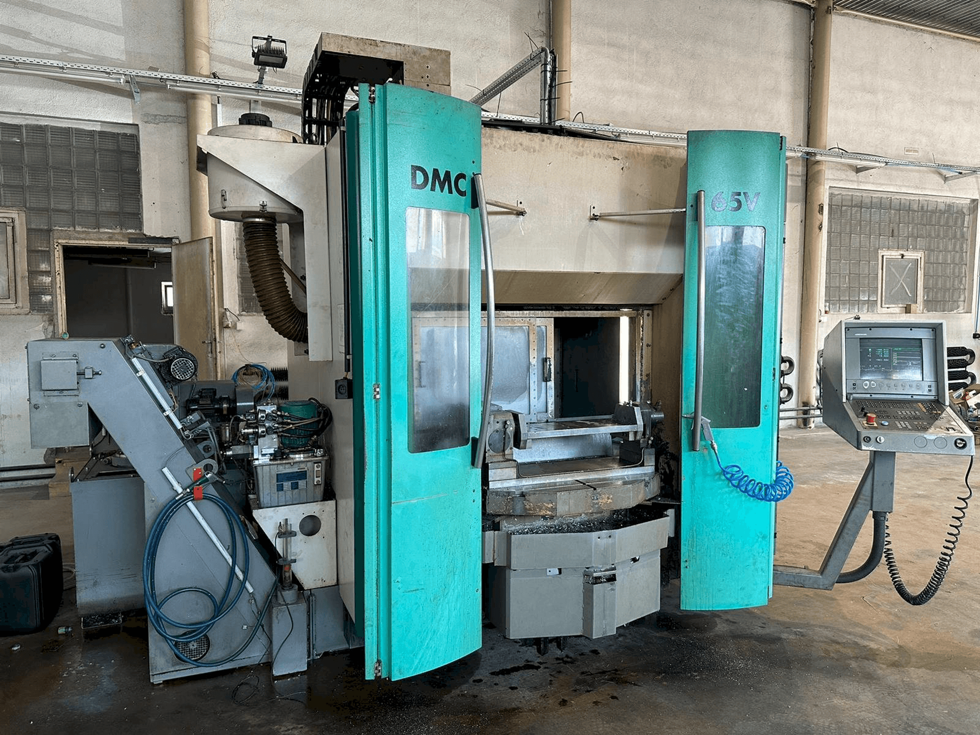 Makine DECKEL MAHO DMC 65V - Önden görünüm