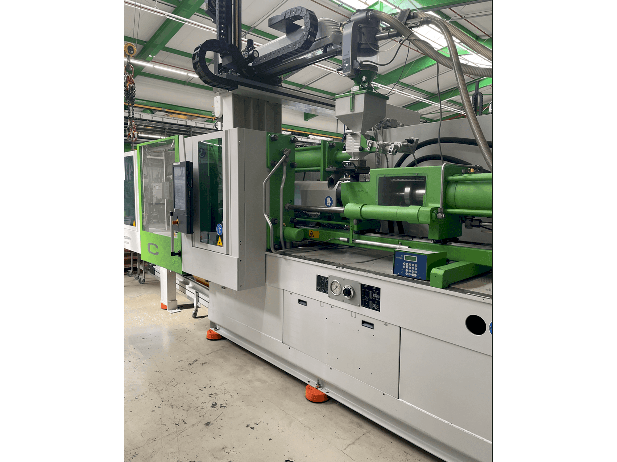 Makine Krauss Maffei KM 200-1400CM - Önden görünüm