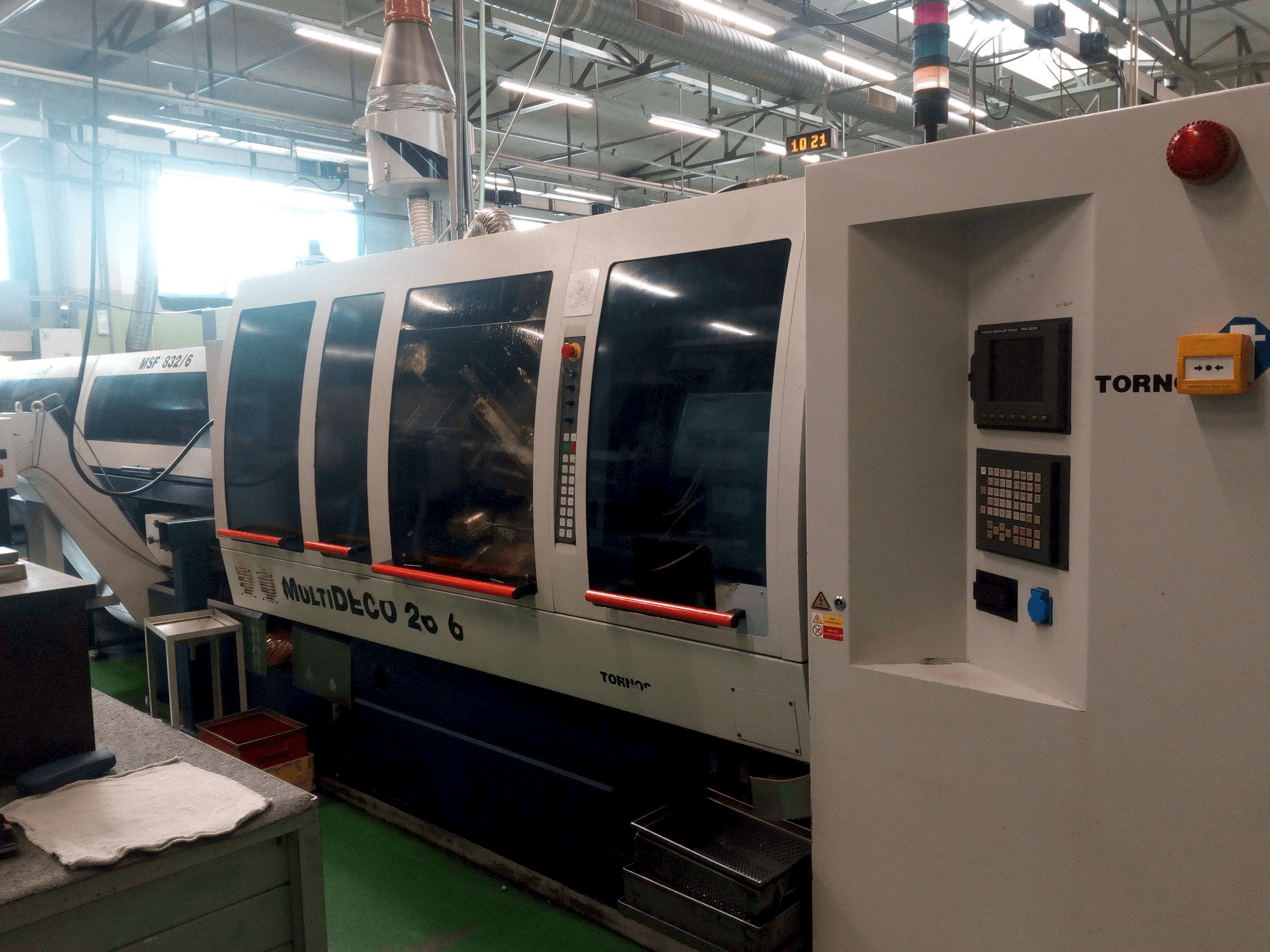 Makine Tornos Multideco 26/6 - Önden görünüm