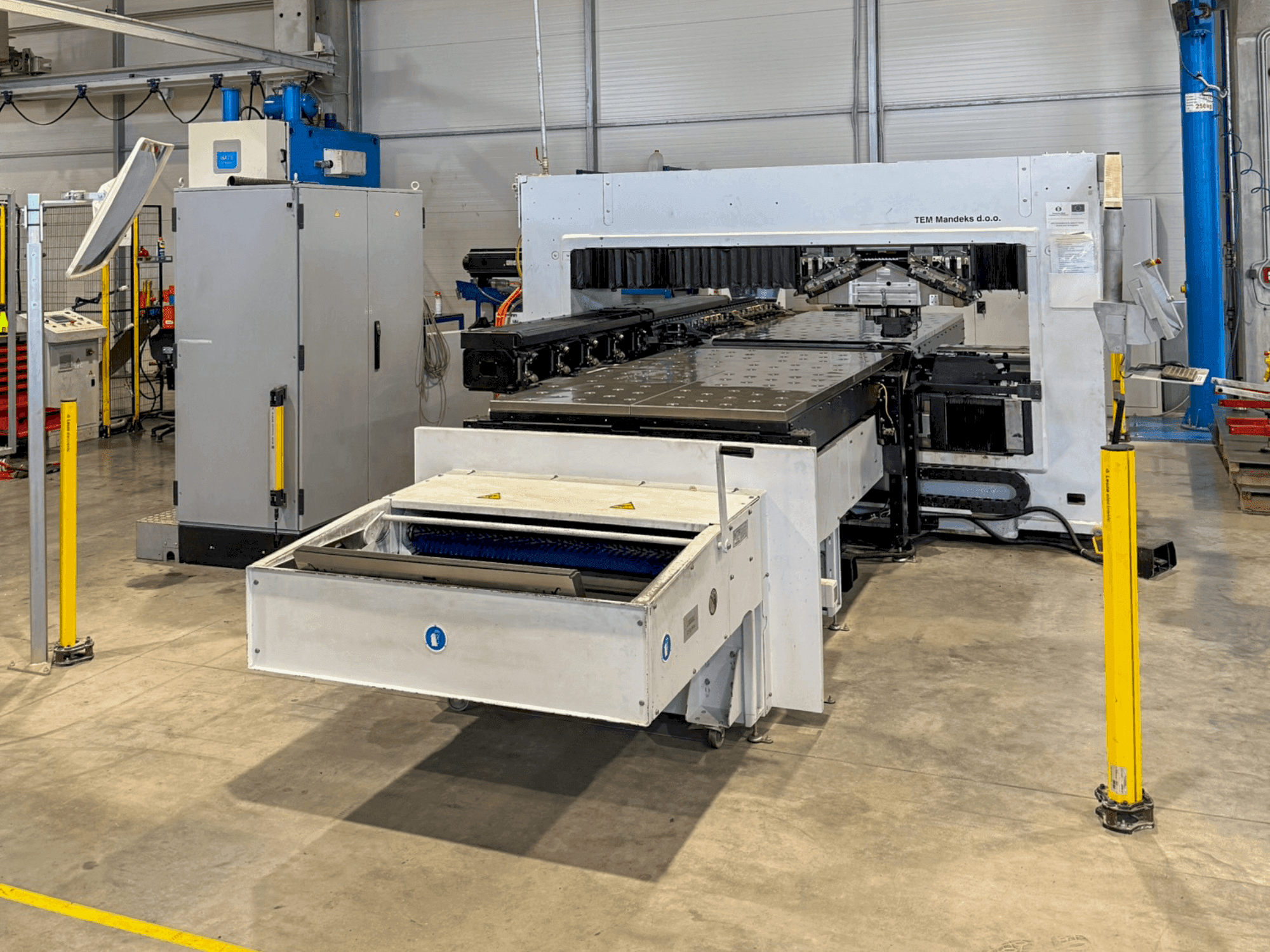 Makine TRUMPF TruPunch 1000 (S19) - Önden görünüm