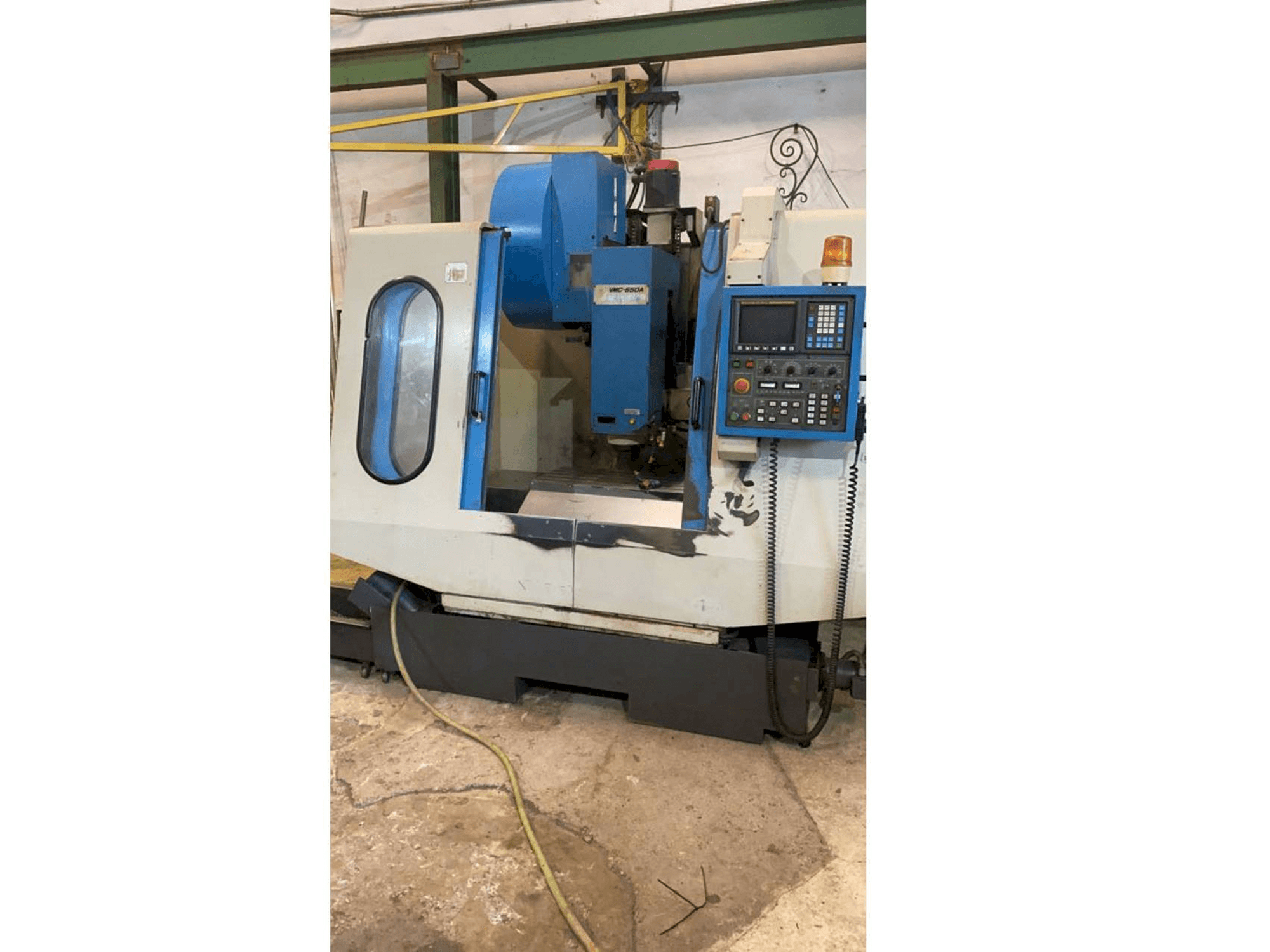 Makine Johnford VMC 650A - Önden görünüm