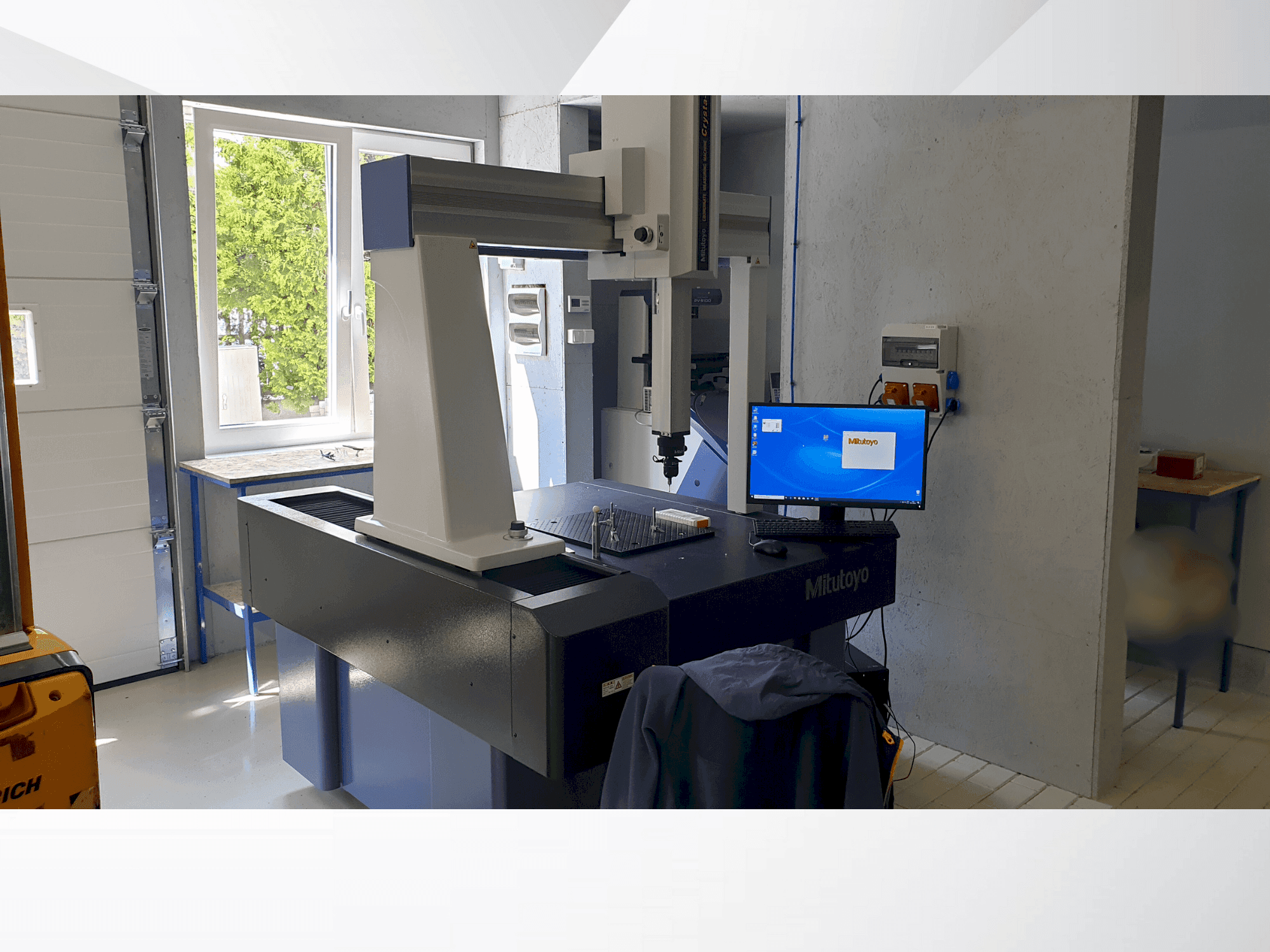 Makine Mitutoyo MITUTOYO Crysta Plus M 776 - Önden görünüm