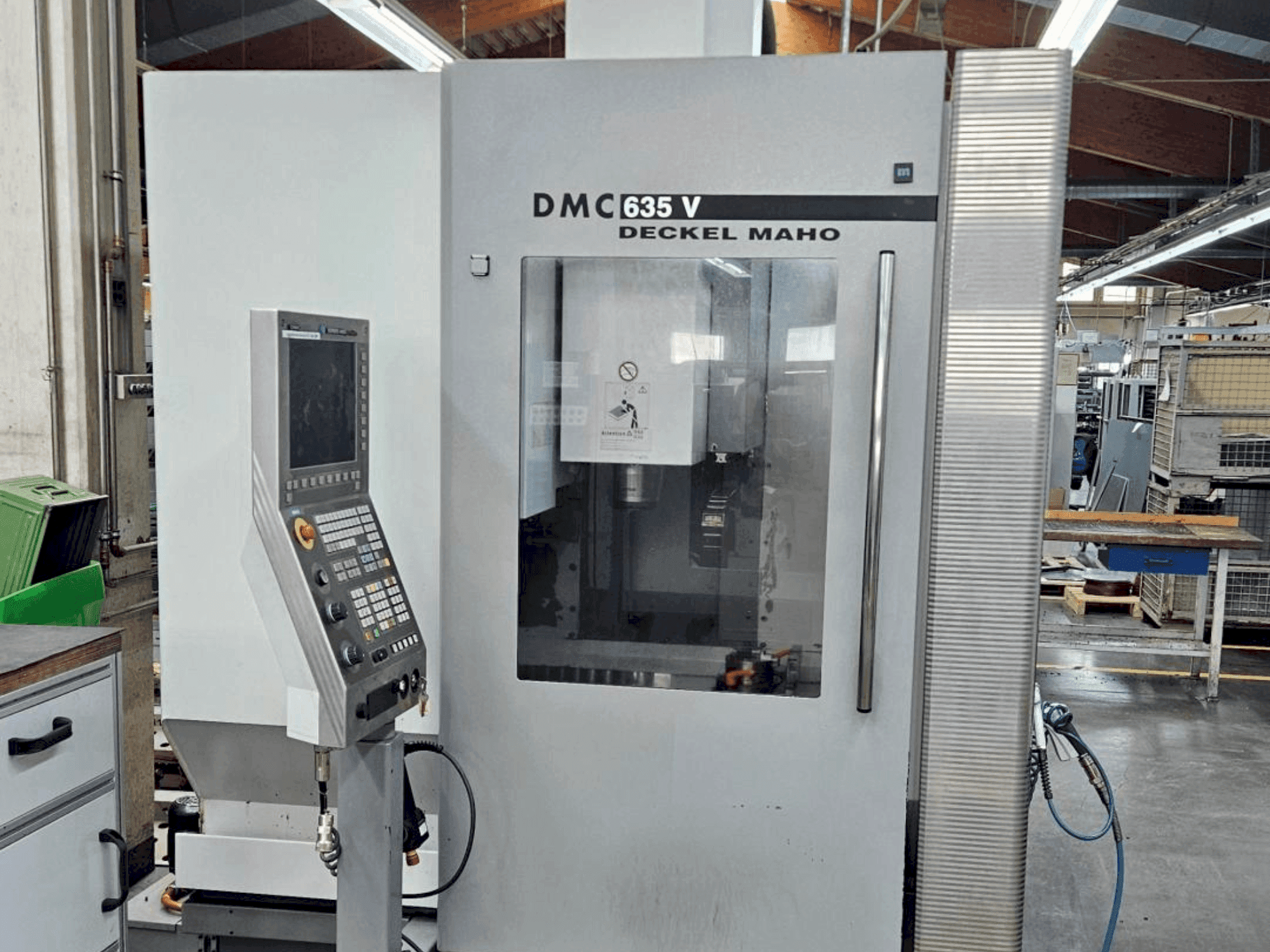 Makine DMG DECKEL MAHO DMC 635V - Önden görünüm