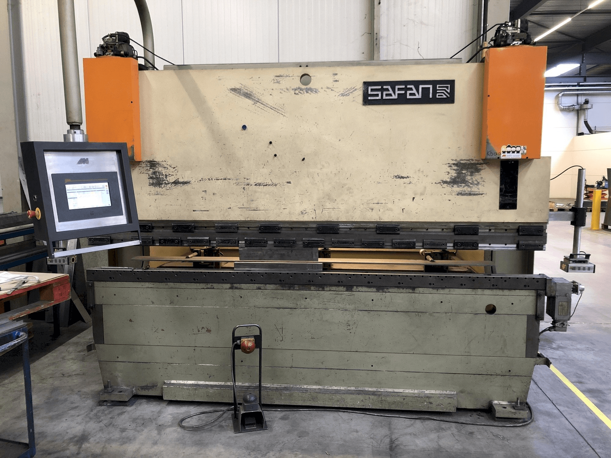 Makine Safan CNCL 110T - Önden görünüm