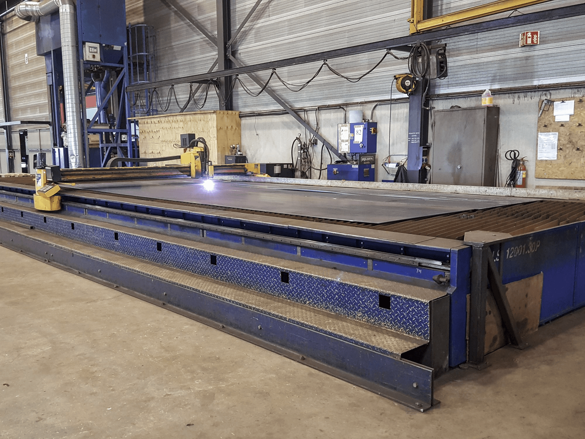 Makine 1 MicroStep - Sağdan görünüm PLS 12001.30 P