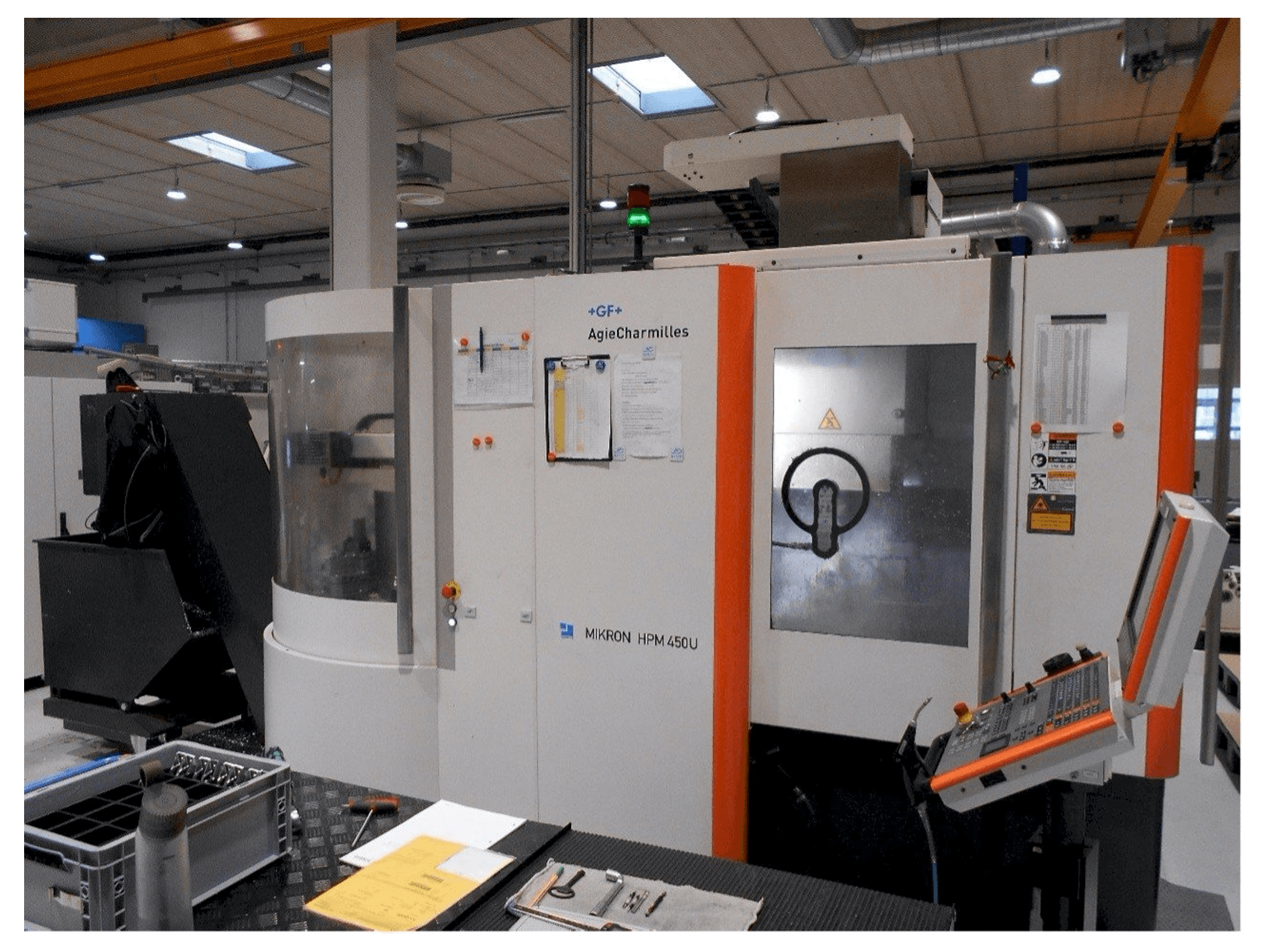 Makine AgieCharmilles Mikron HPM 450U - Önden görünüm