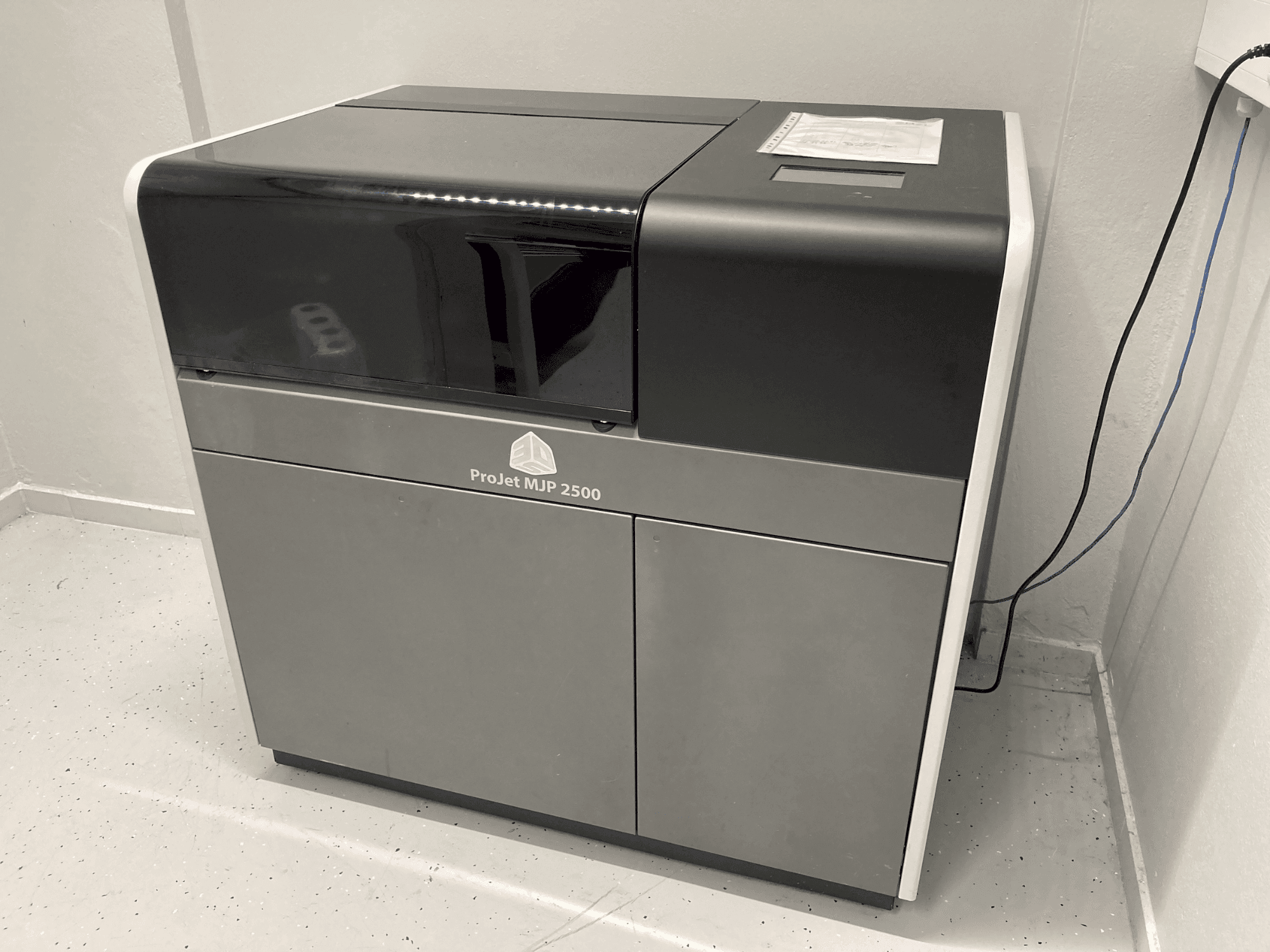 Makine 3DSYSTEMS Projet 2500 Plus - Önden görünüm