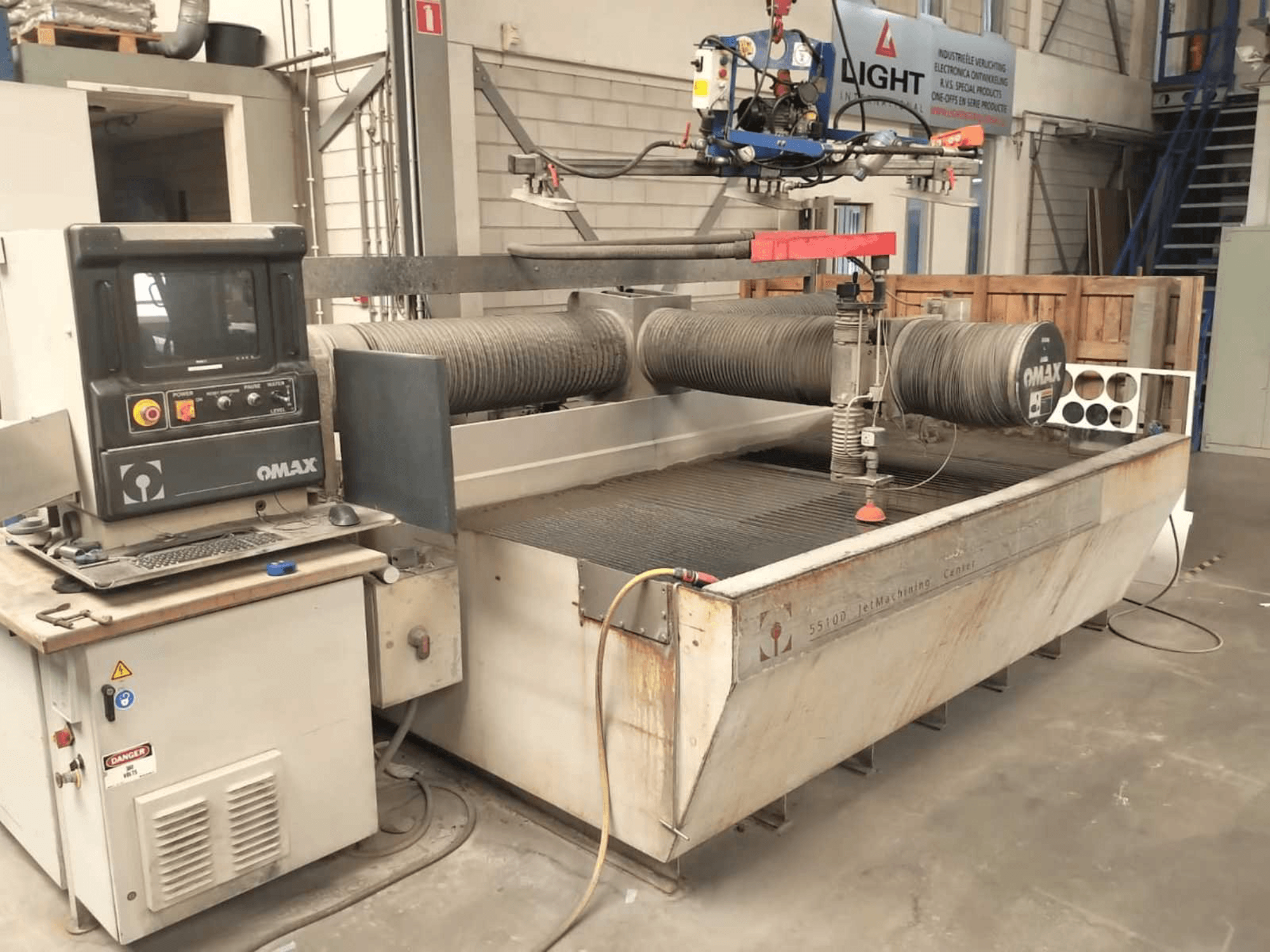 Makine OMAX 55100 - Önden görünüm