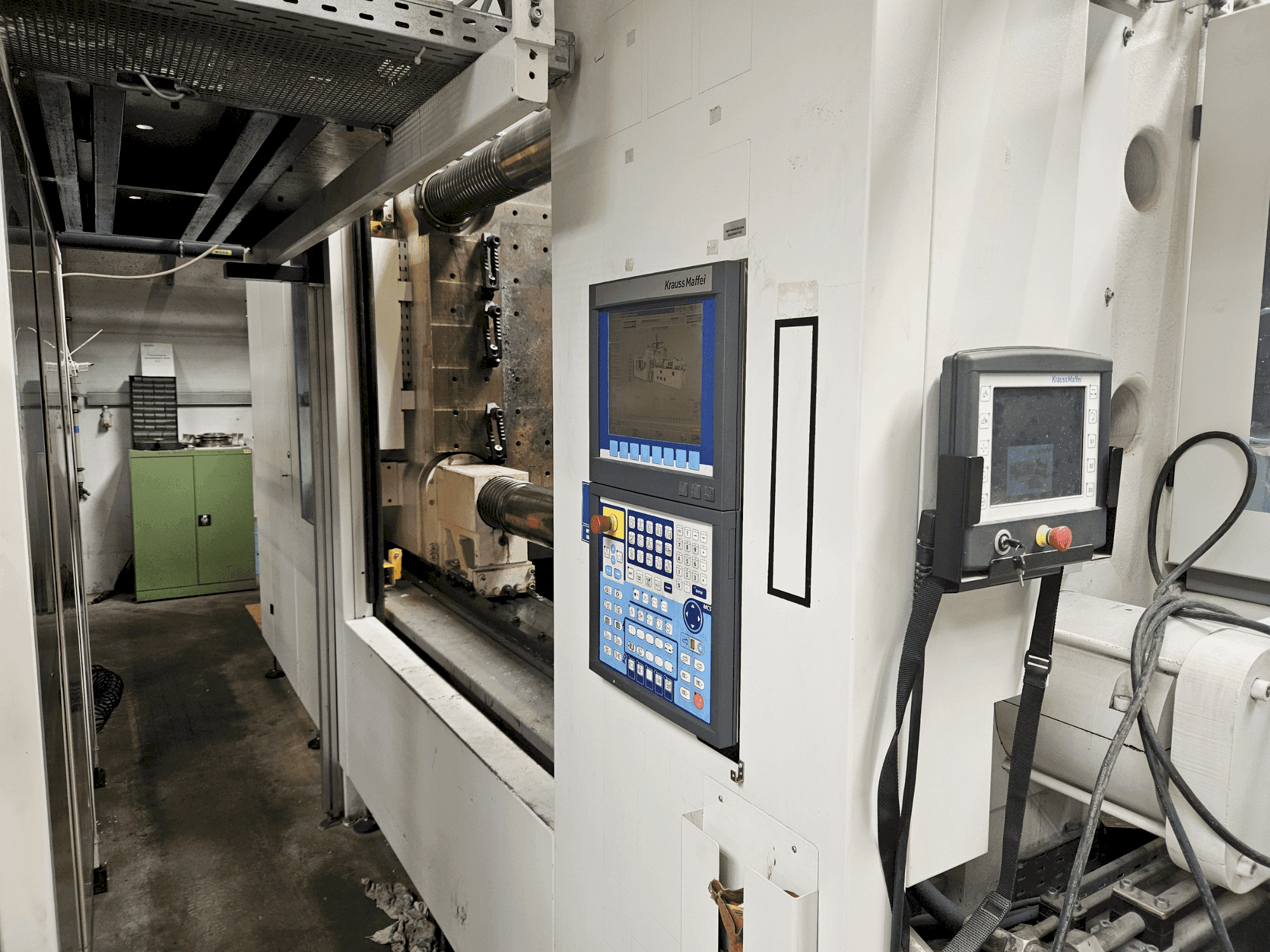 Makine Krauss Maffei 800-12000 MX - Önden görünüm