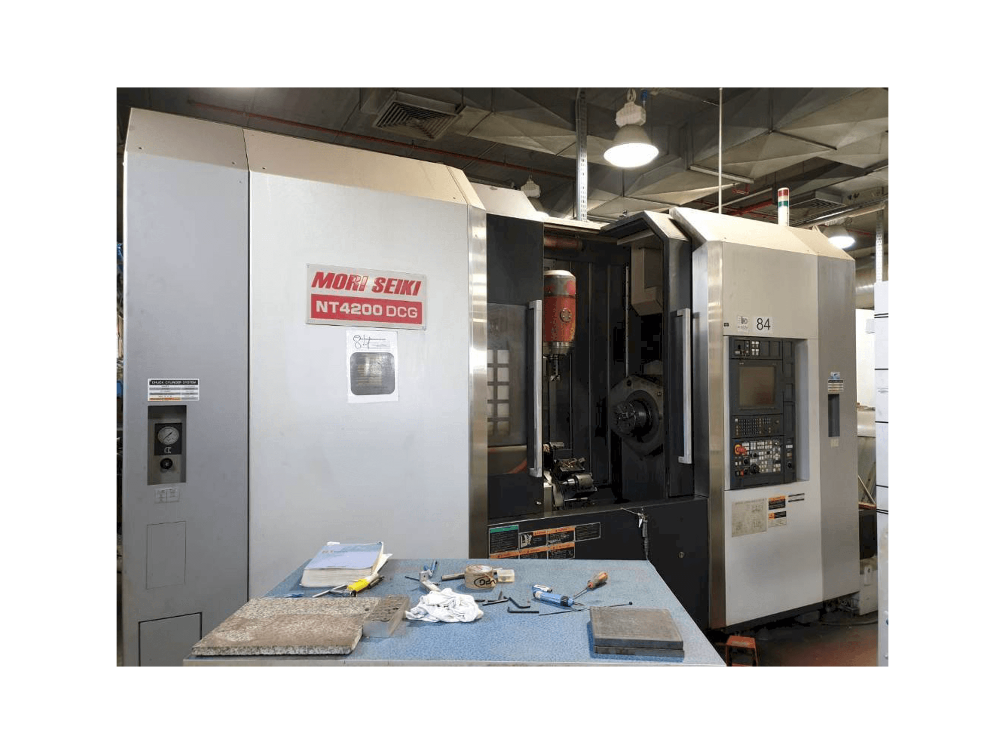 Makine MORI SEIKI NT4200 DCG - Önden görünüm