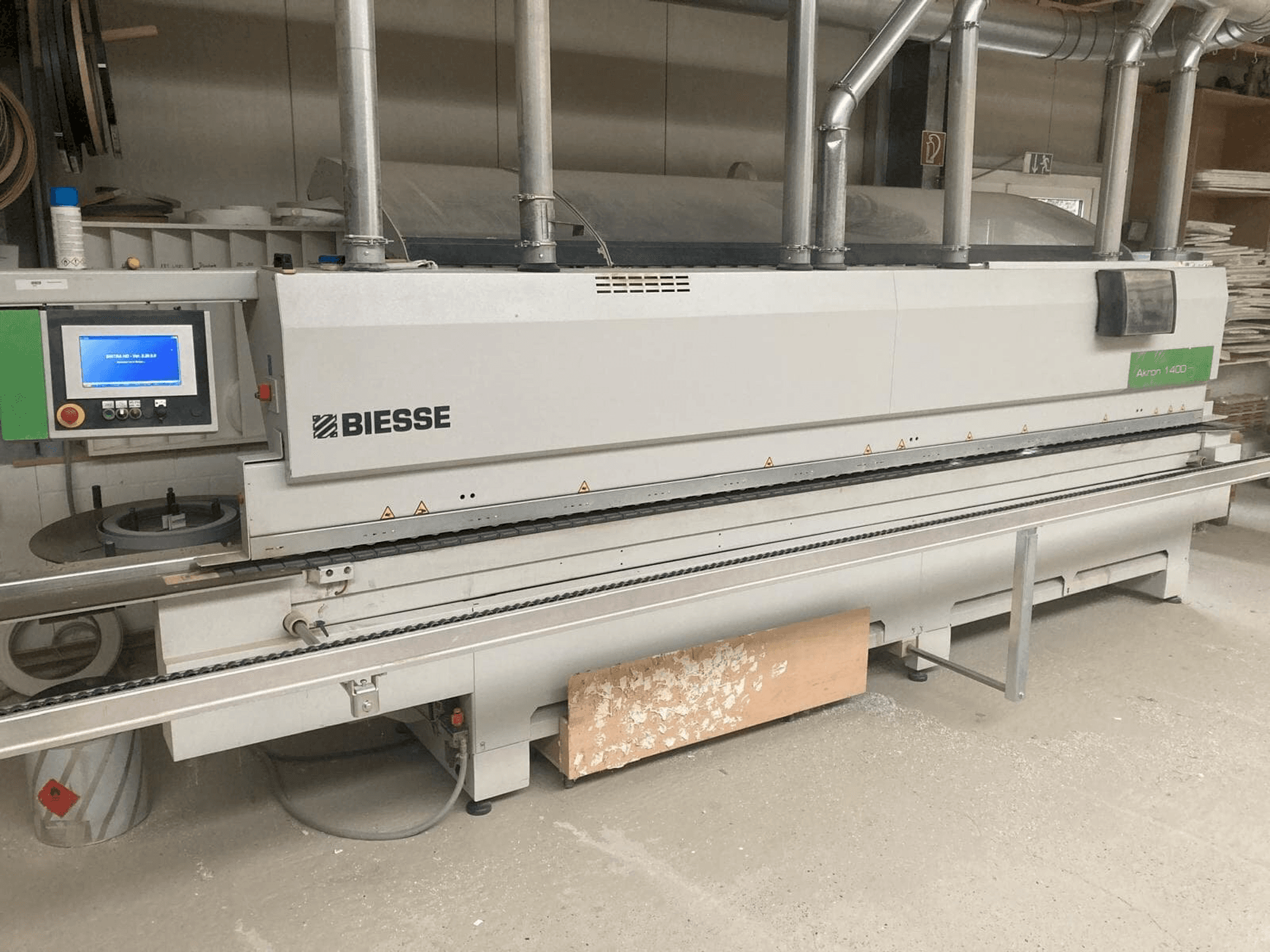 Makine BIESSE AKRON 1440 - Önden görünüm