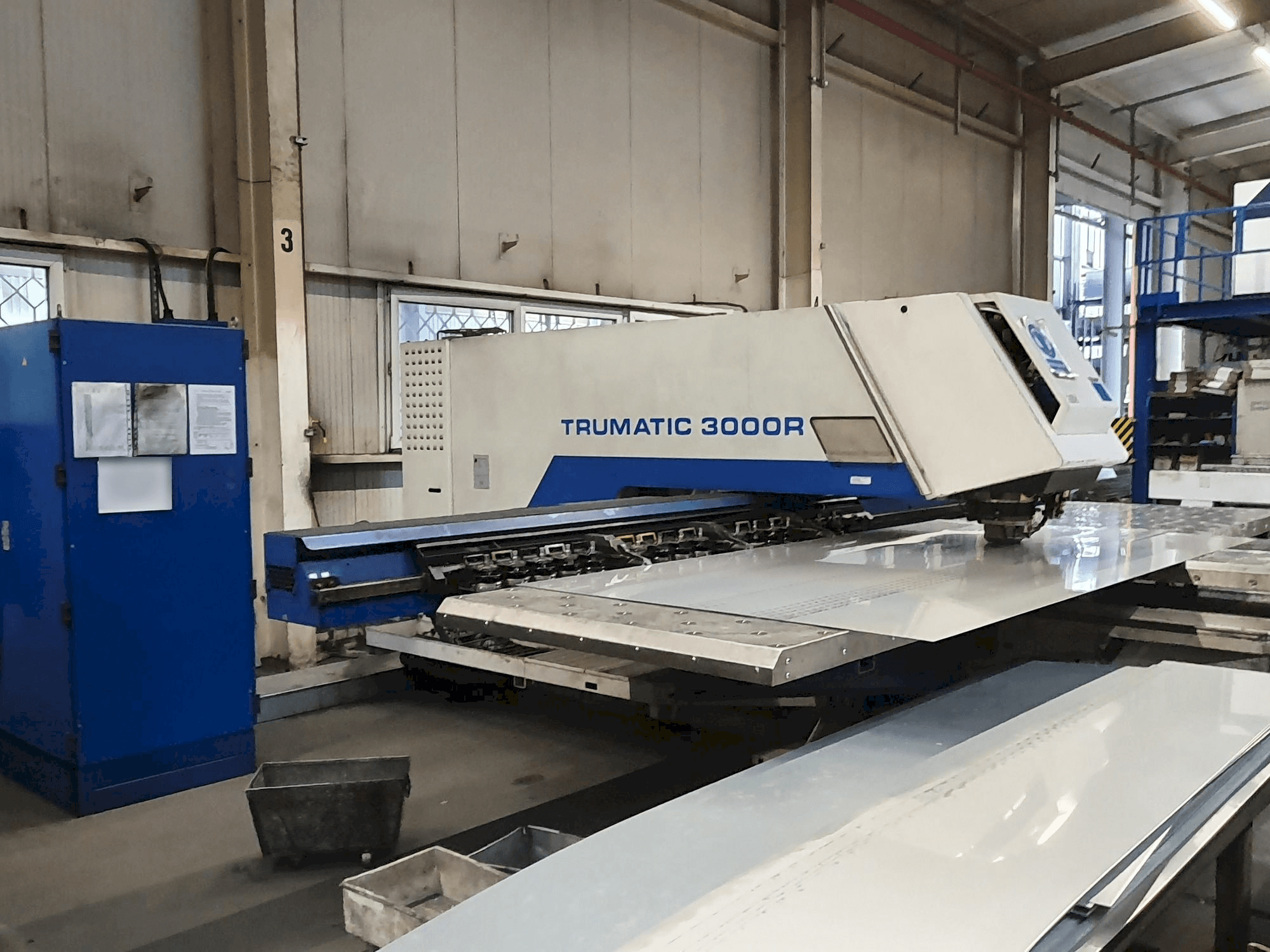Makine Trumpf Trumatic 3000R - Önden görünüm