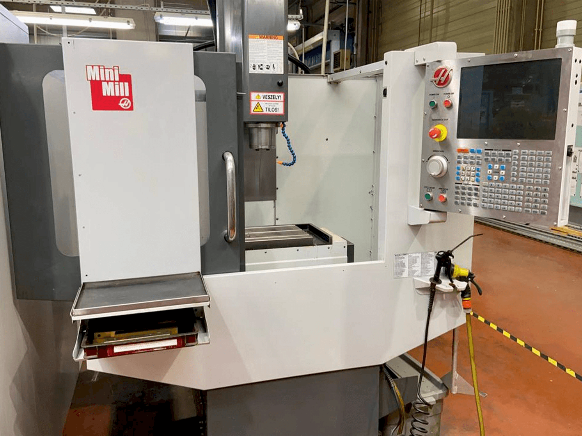 Makine HAAS MINIMILL - Önden görünüm