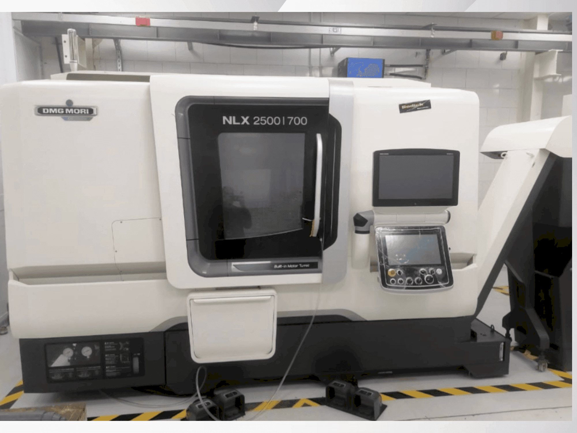 Makine DMG MORI NLX 2500/700 - Önden görünüm