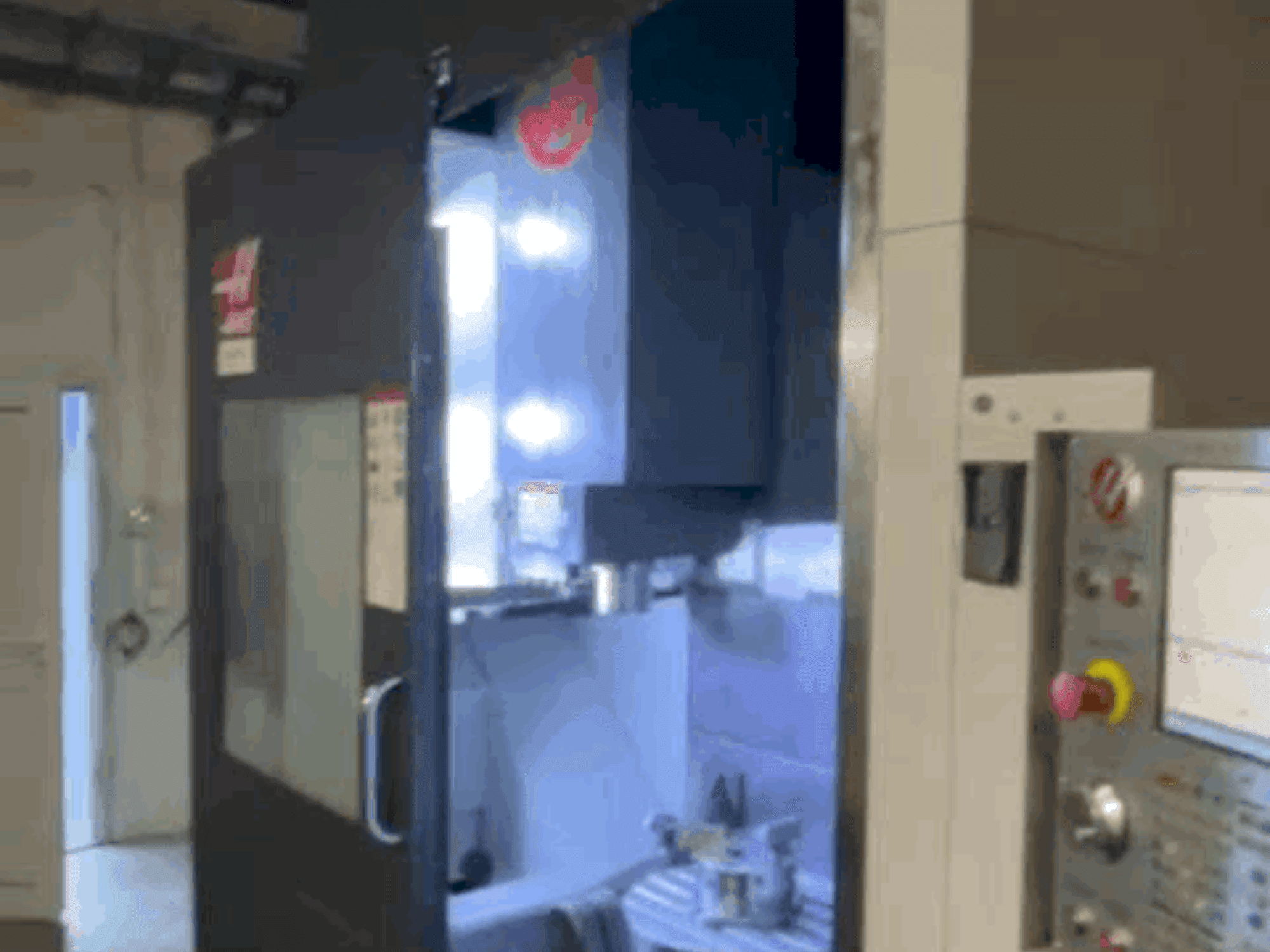 Makine HAAS UMC-750 - Önden görünüm