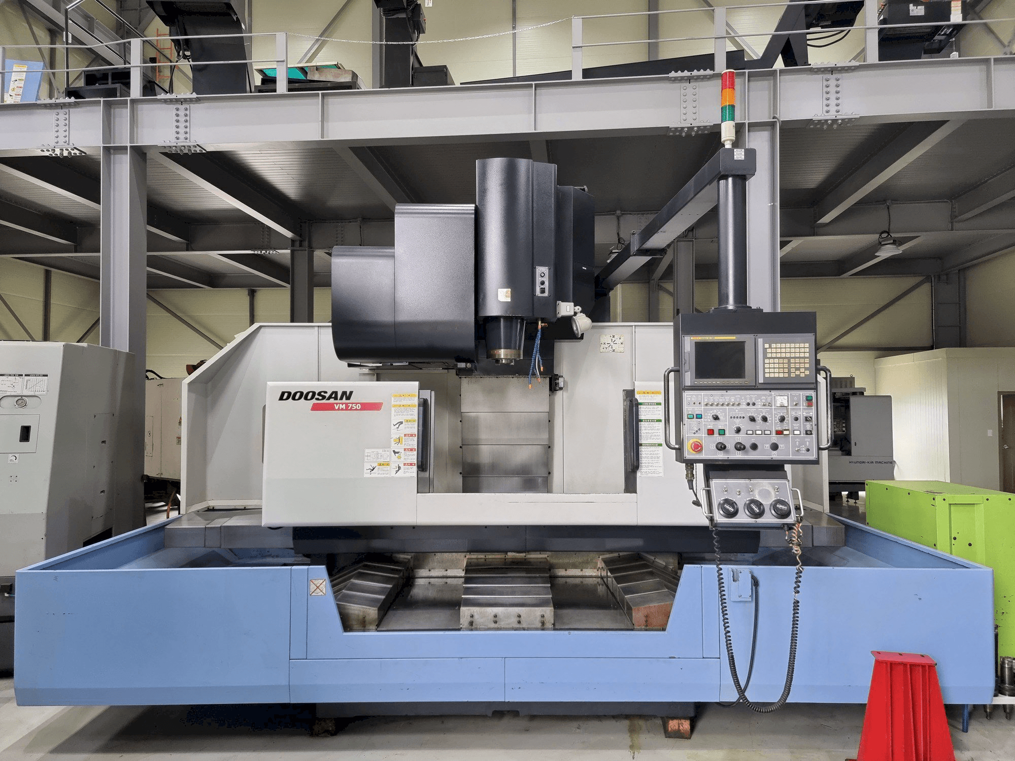 Makine Doosan VM750 - Önden görünüm