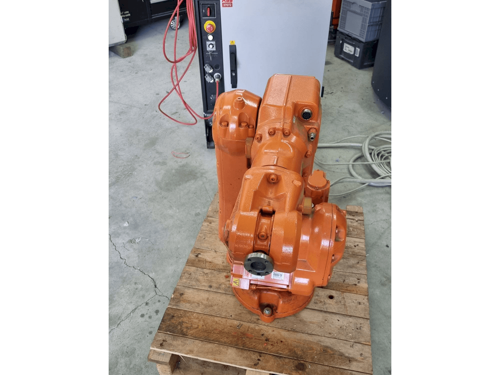 Makine ABB IRB140 - IRC5 - Önden görünüm