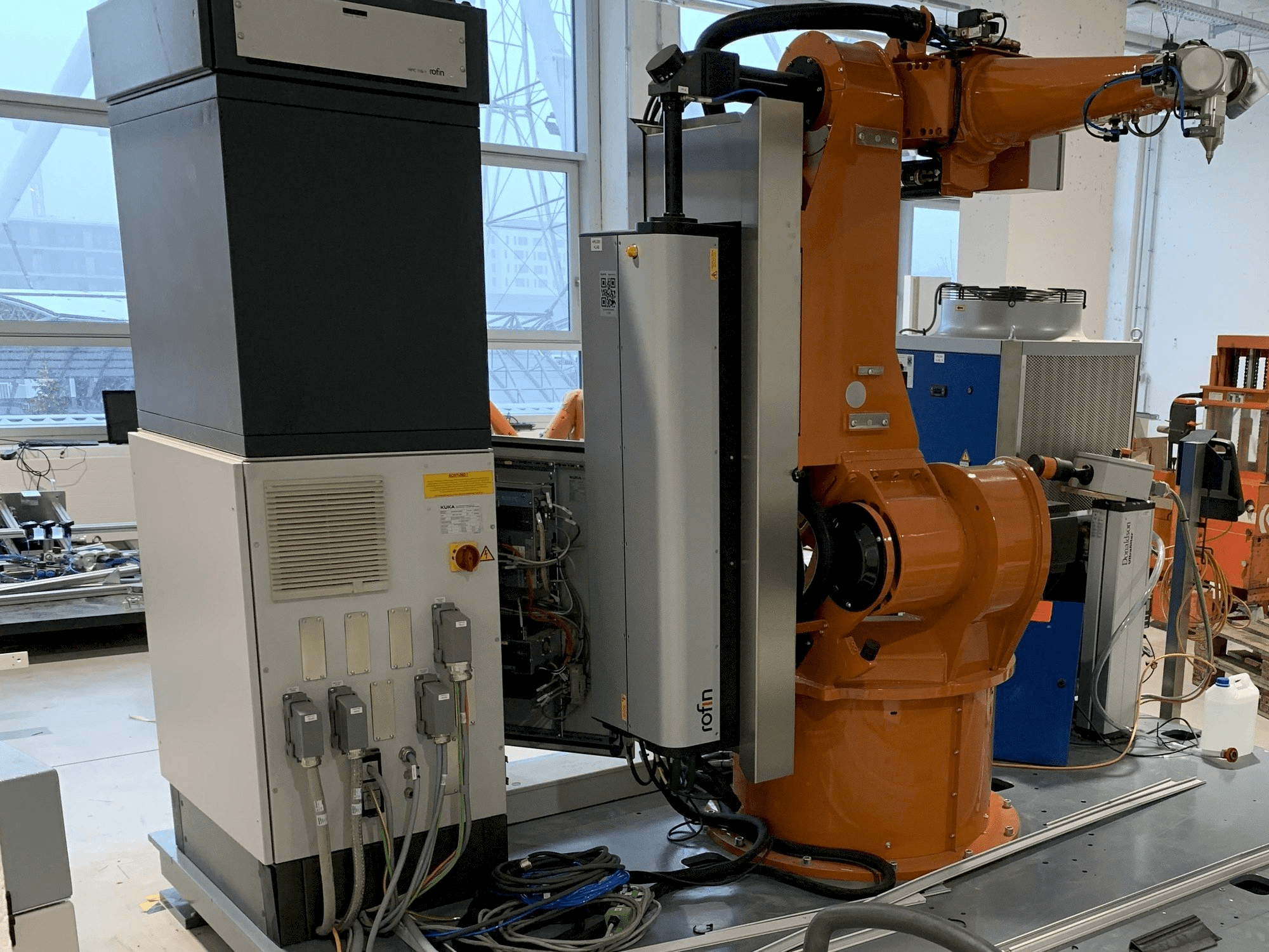 Makine Reis Robotics Laserroboter RV6L - Önden görünüm