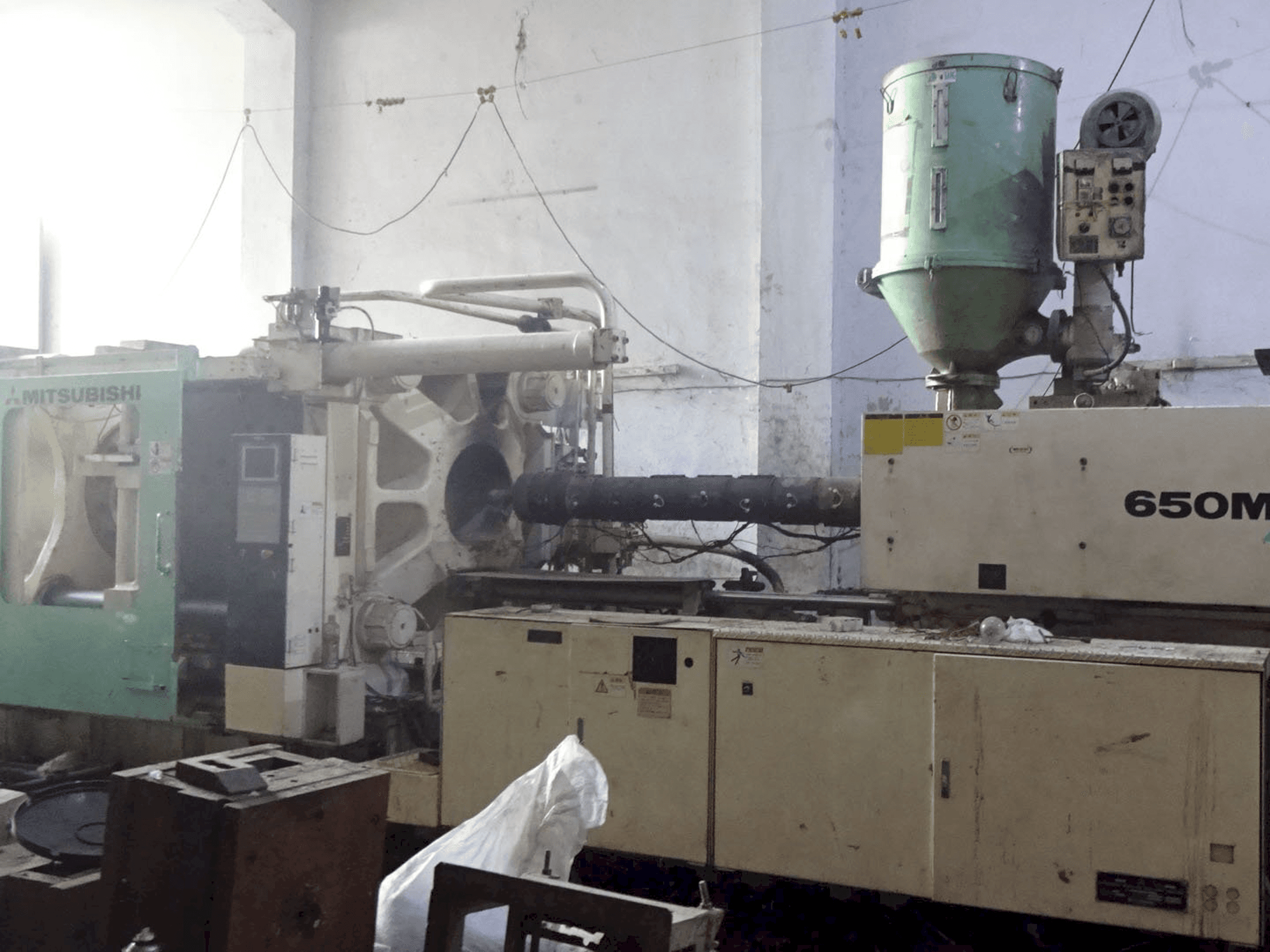 Makine Mitsubishi - Sağdan görünüm 650 MMG