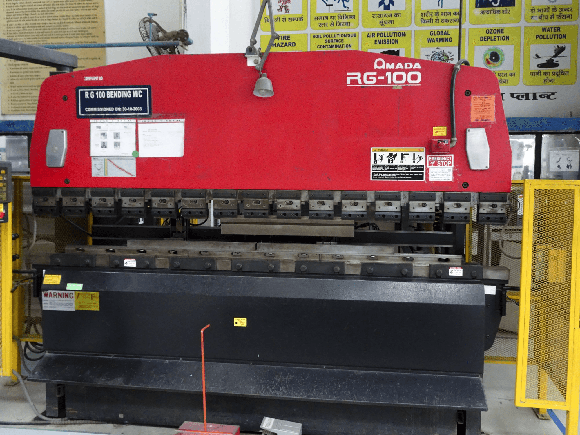 Makine AMADA - Önden görünüm RG-100