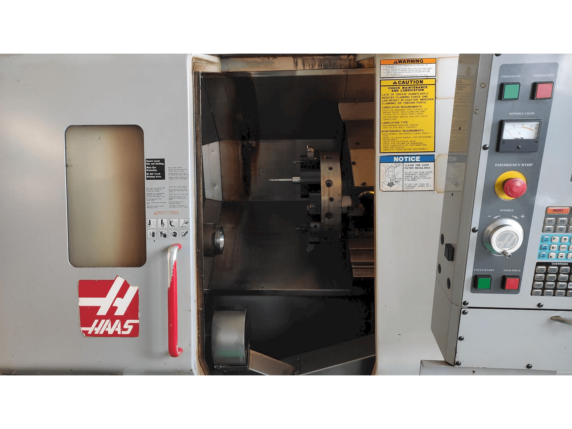 Makine HAAS SL-20HE - Önden görünüm