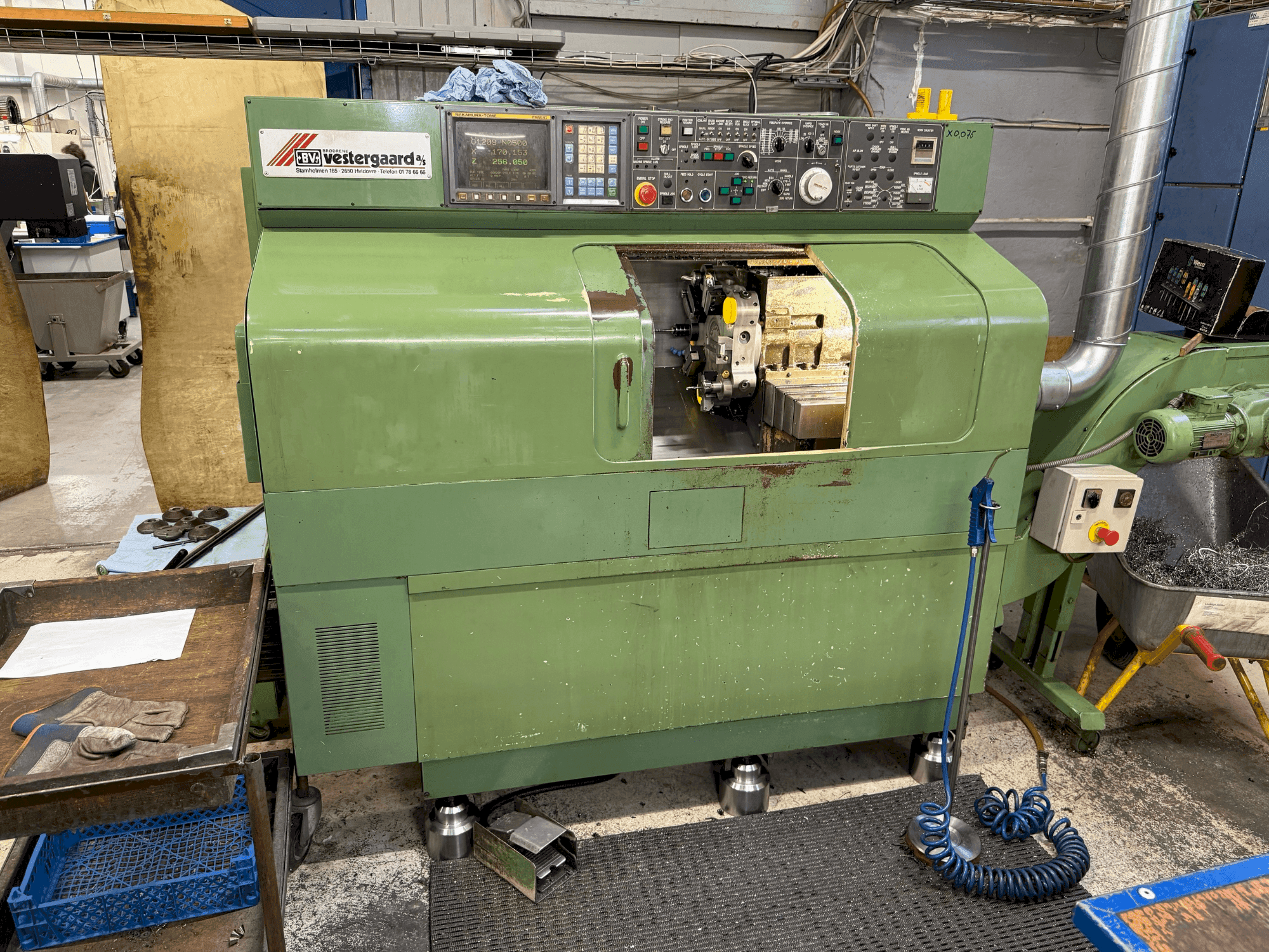 Makine NAKAMURA TMC-15 - Önden görünüm