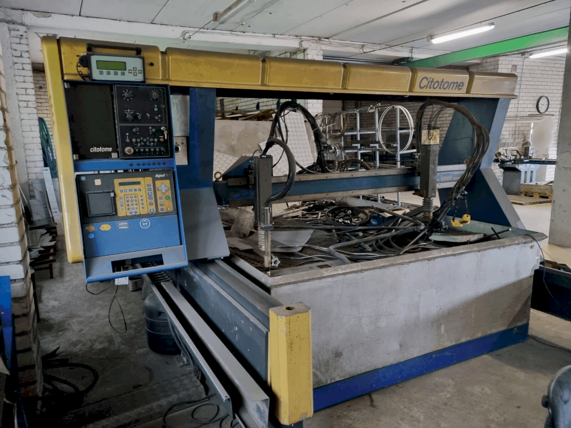 Makine Citizen CPM 100R - Önden görünüm