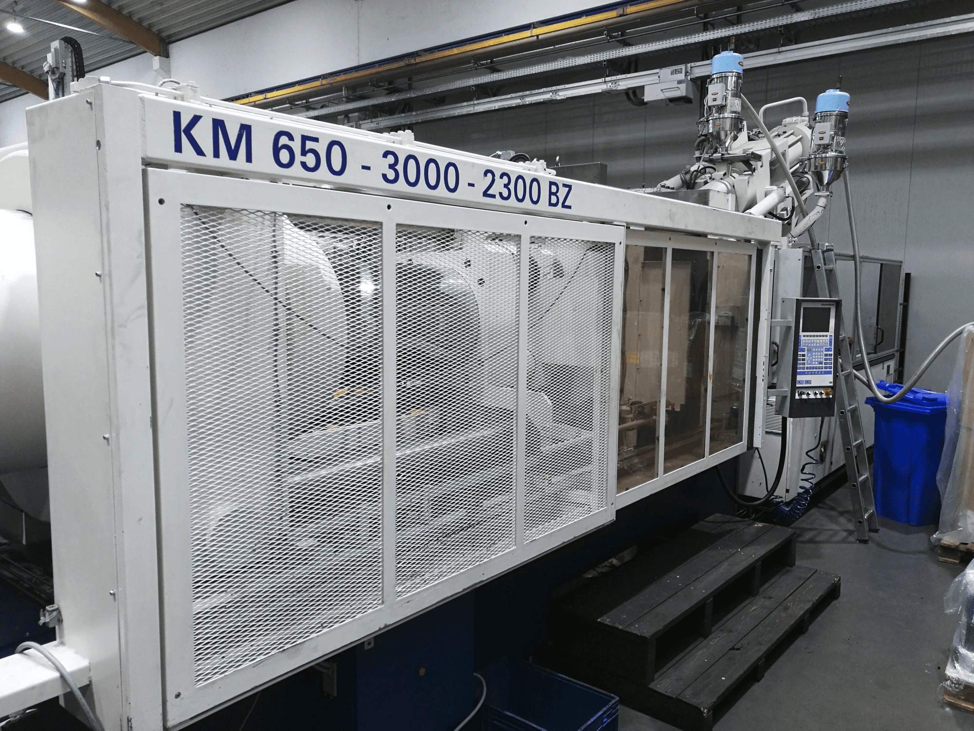 Makine 1 Krauss Maffei - Sol görünüm 650-3000-2300 BZ