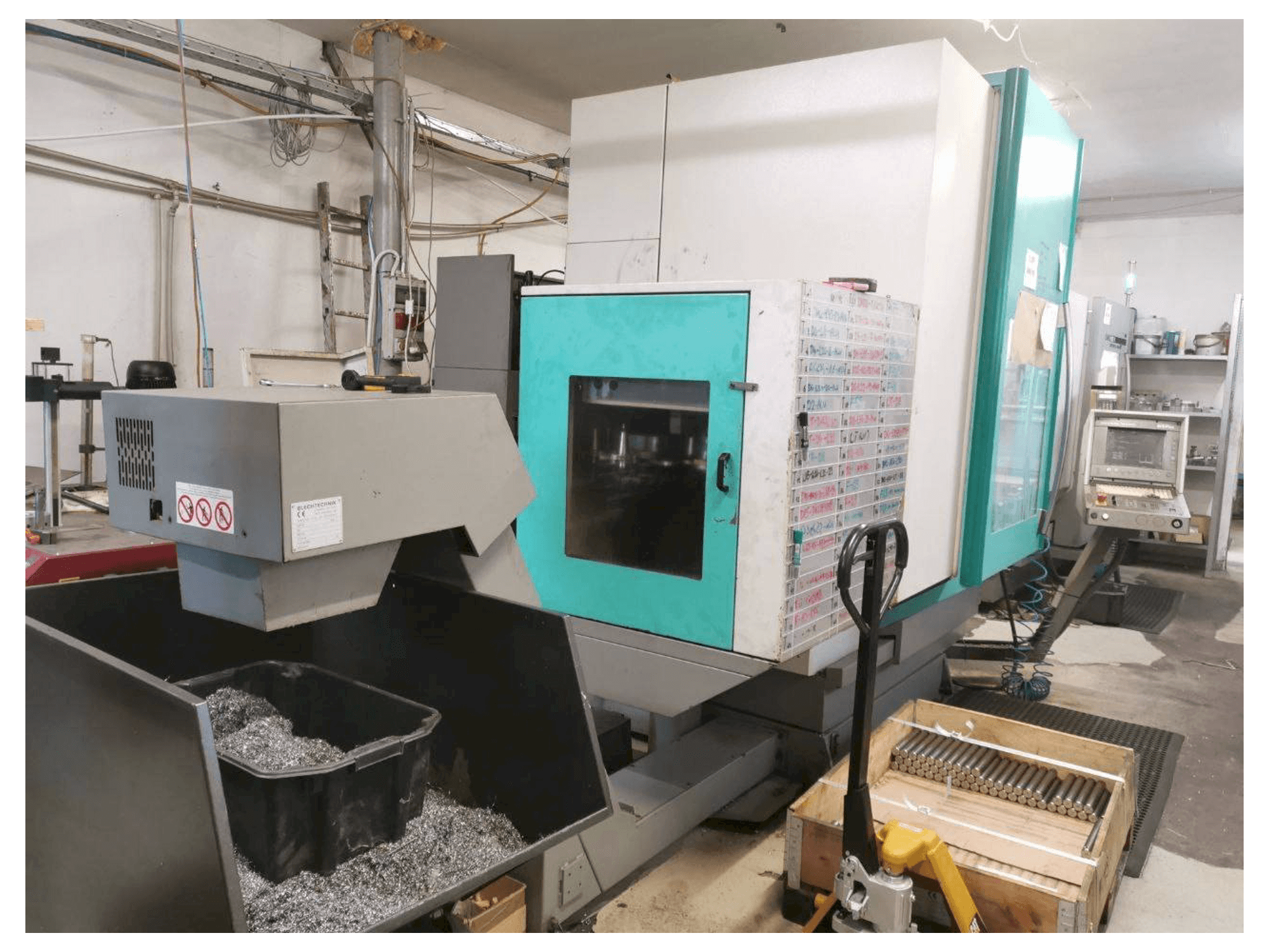 Makine DECKEL MAHO 70 V - Önden görünüm