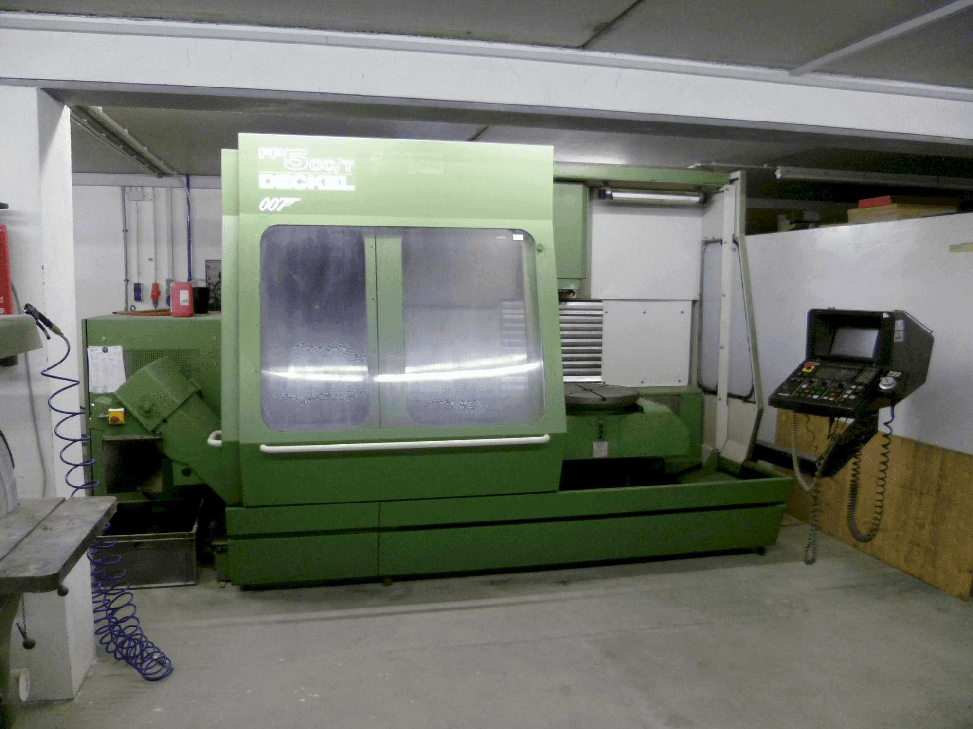 Makine DECKEL FP5CCT - Önden görünüm