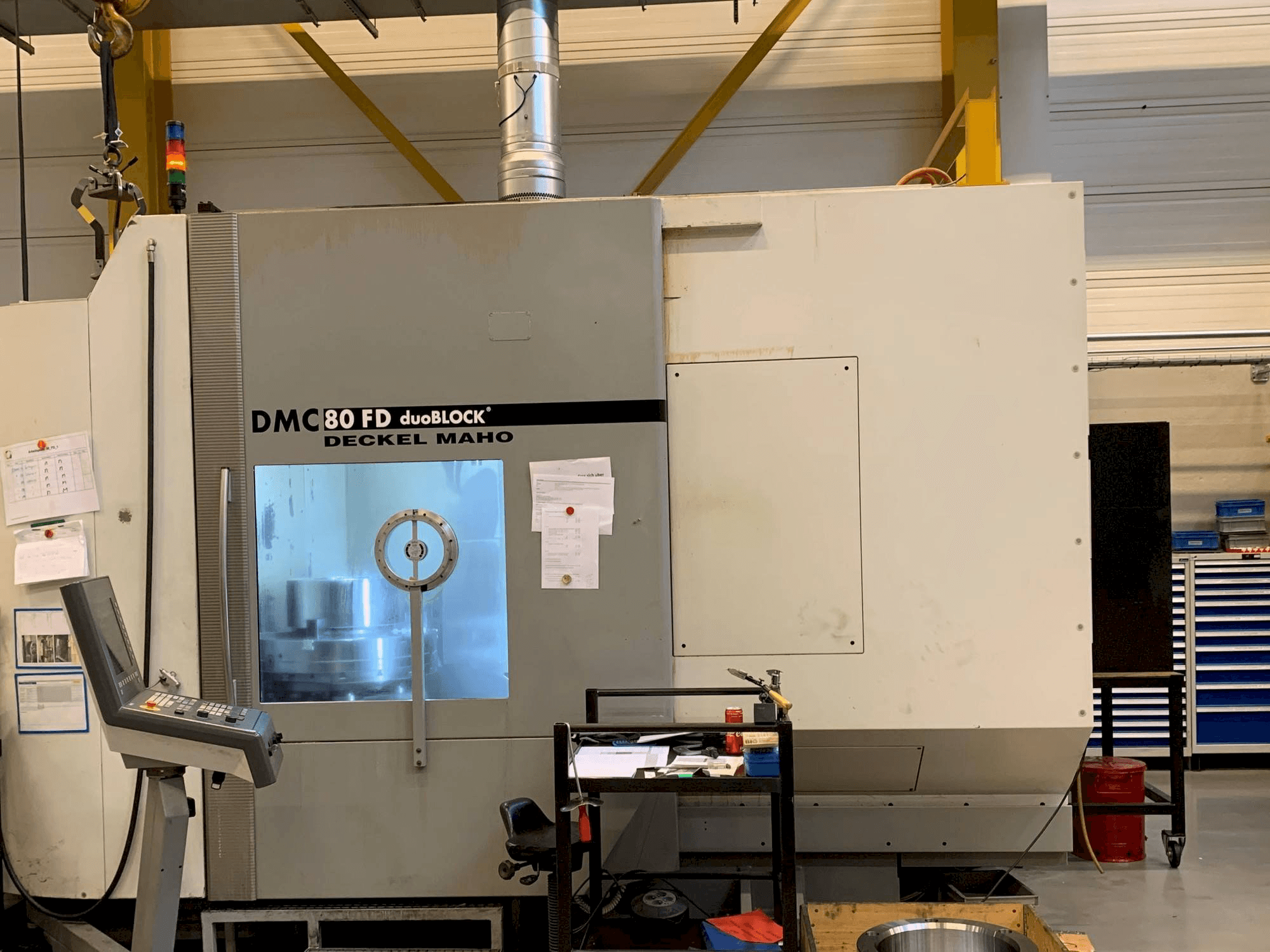 Makine DECKEL MAHO DMC 80 FD duoBLOCK - Önden görünüm