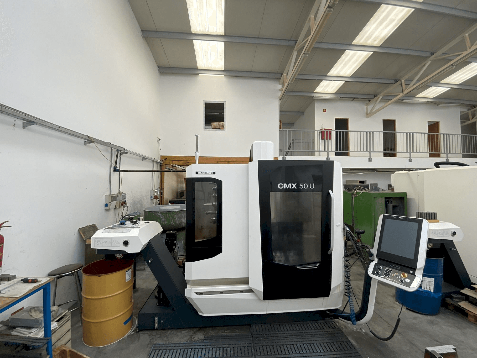 Makine DMG MORI CMX 50 U - Önden görünüm
