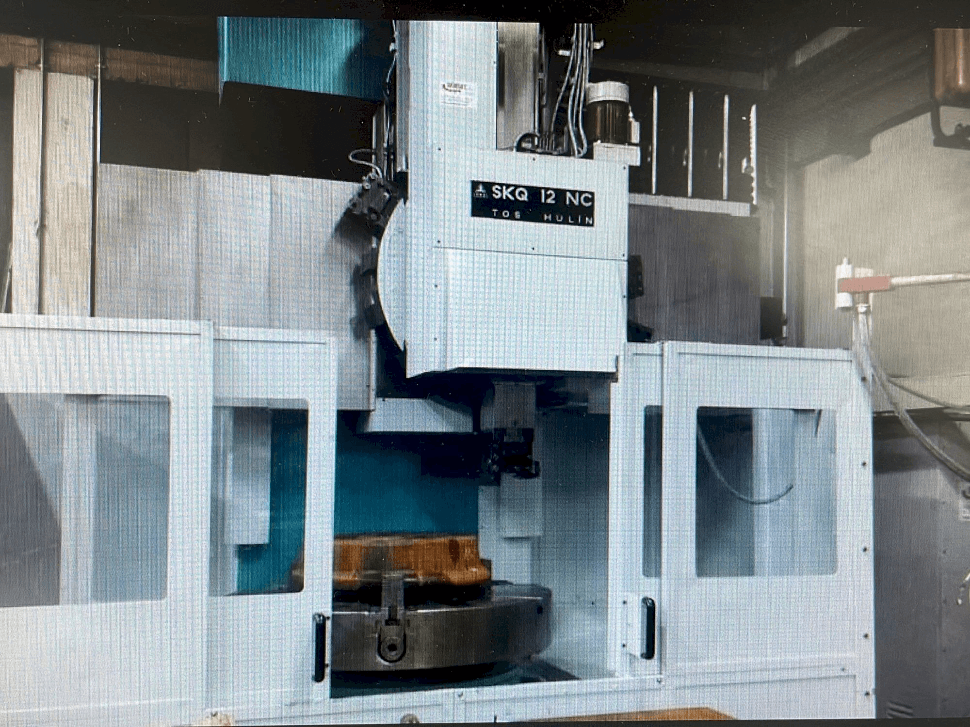 Makine TOS SKQ 12 NC - Önden görünüm