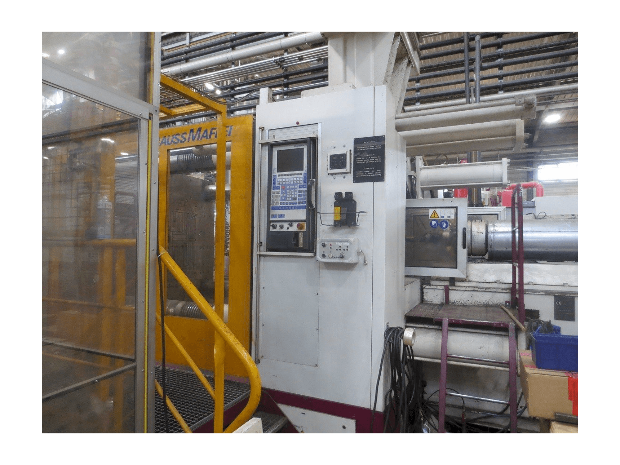 Makine Krauss Maffei 1600-14700 MC - Önden görünüm