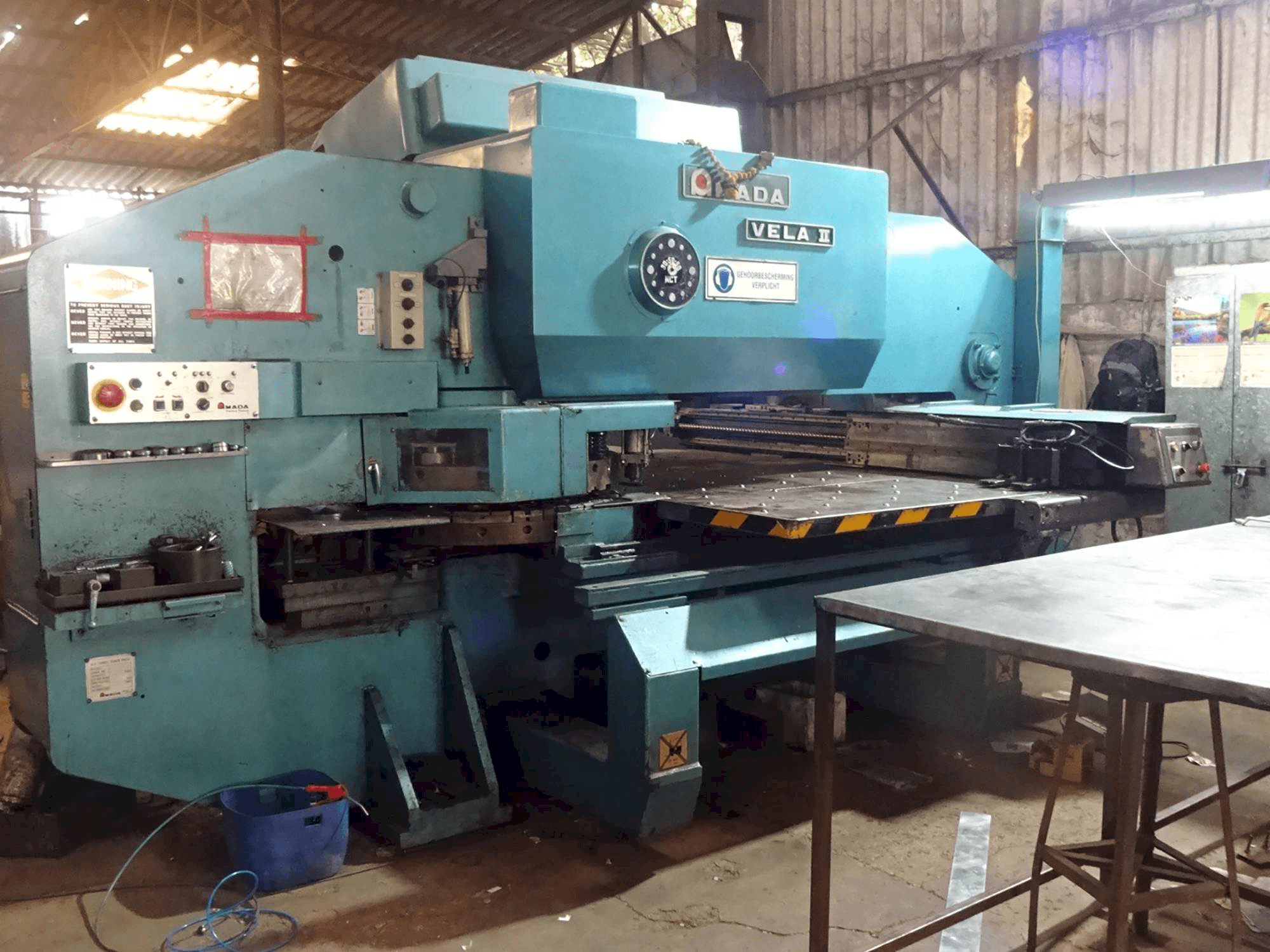 Makine AMADA - Sol görünüm VELA II 355