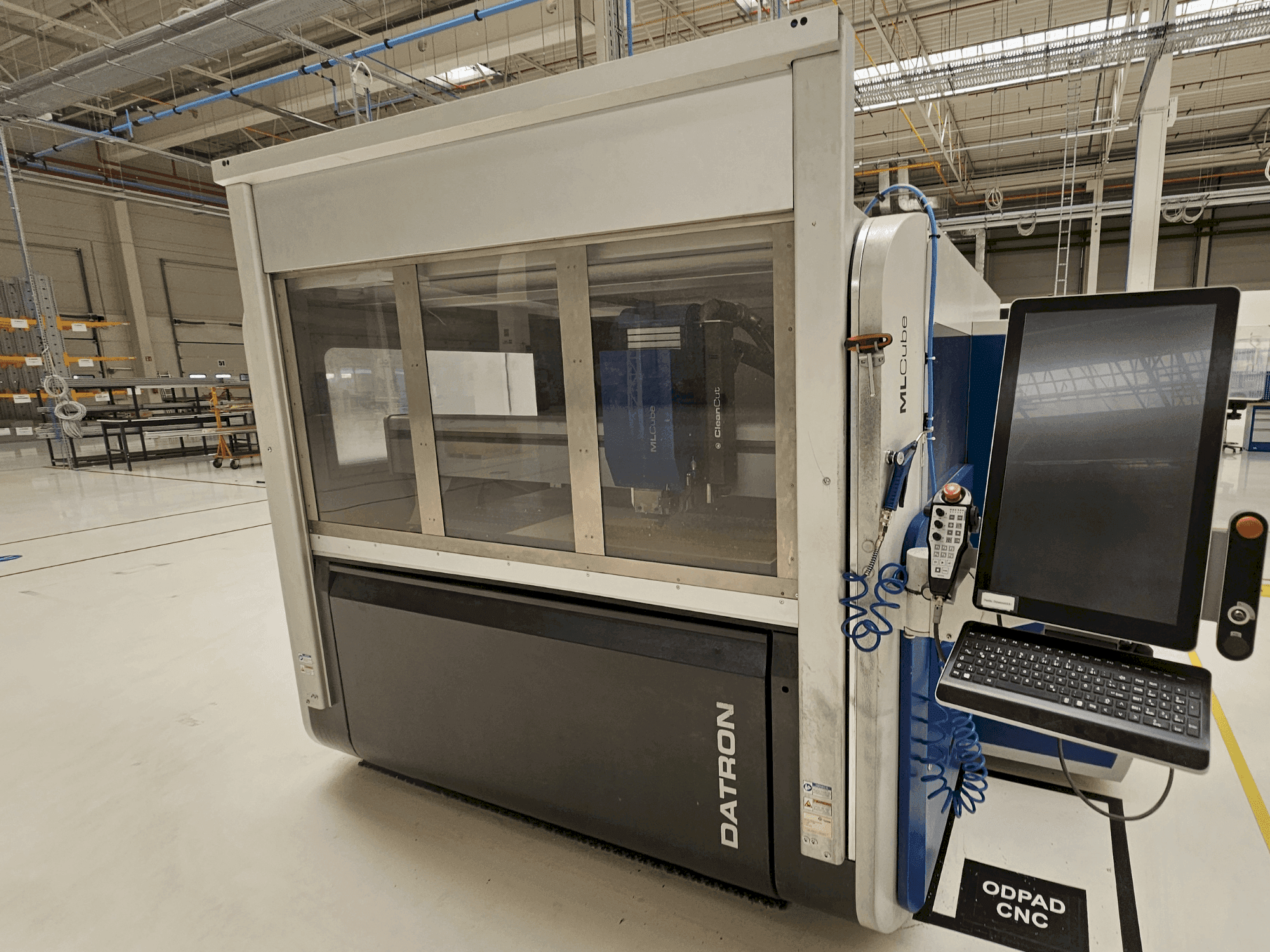 Makine Datron MLCube B LS - Önden görünüm