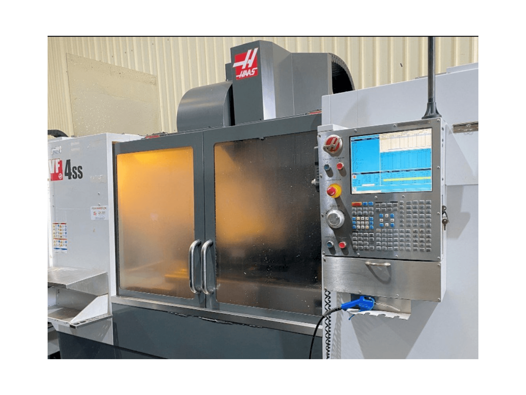 Makine HAAS VF-4SS - Önden görünüm