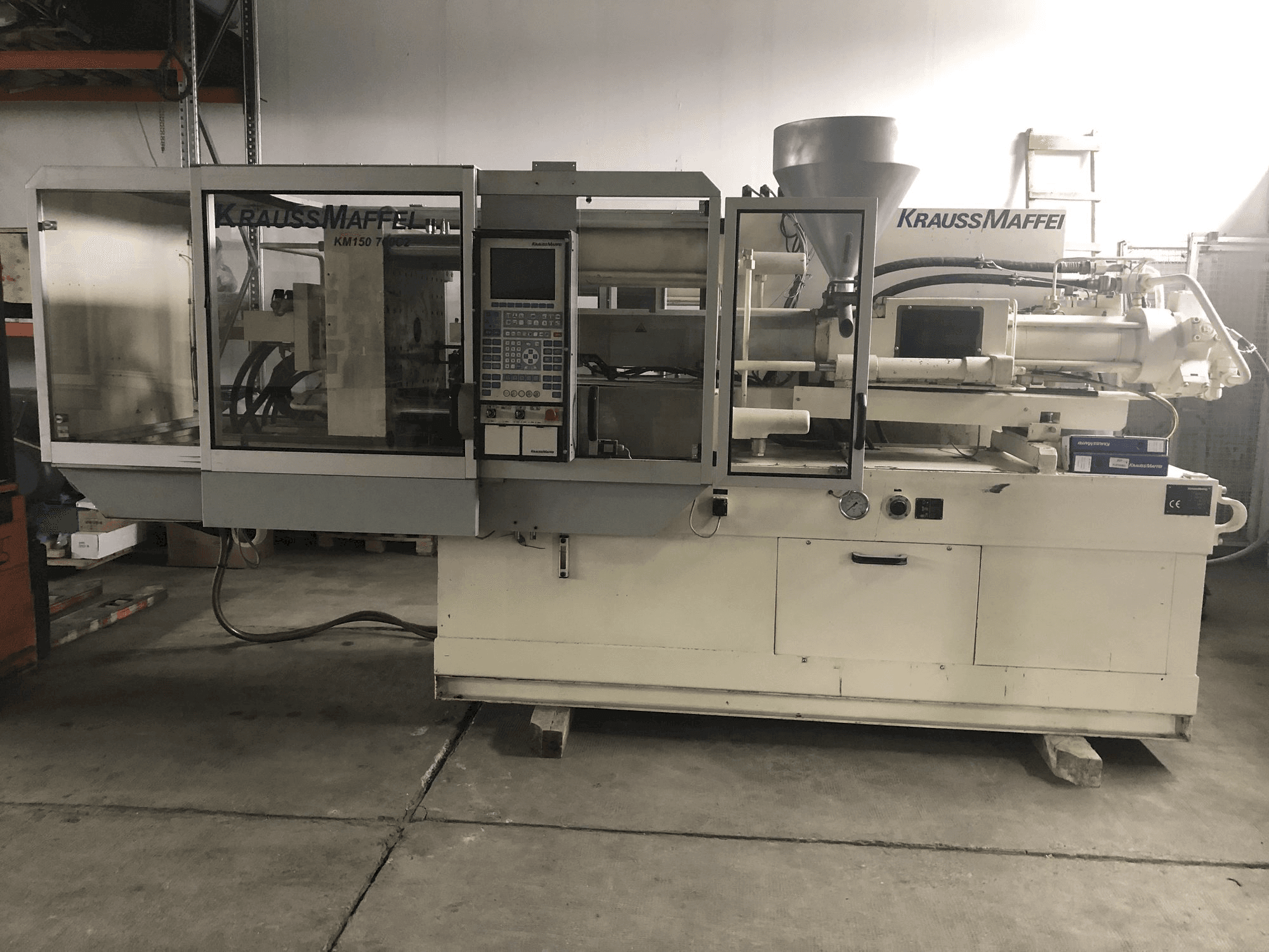 Makine Krauss Maffei 150-700 C2 - Önden görünüm