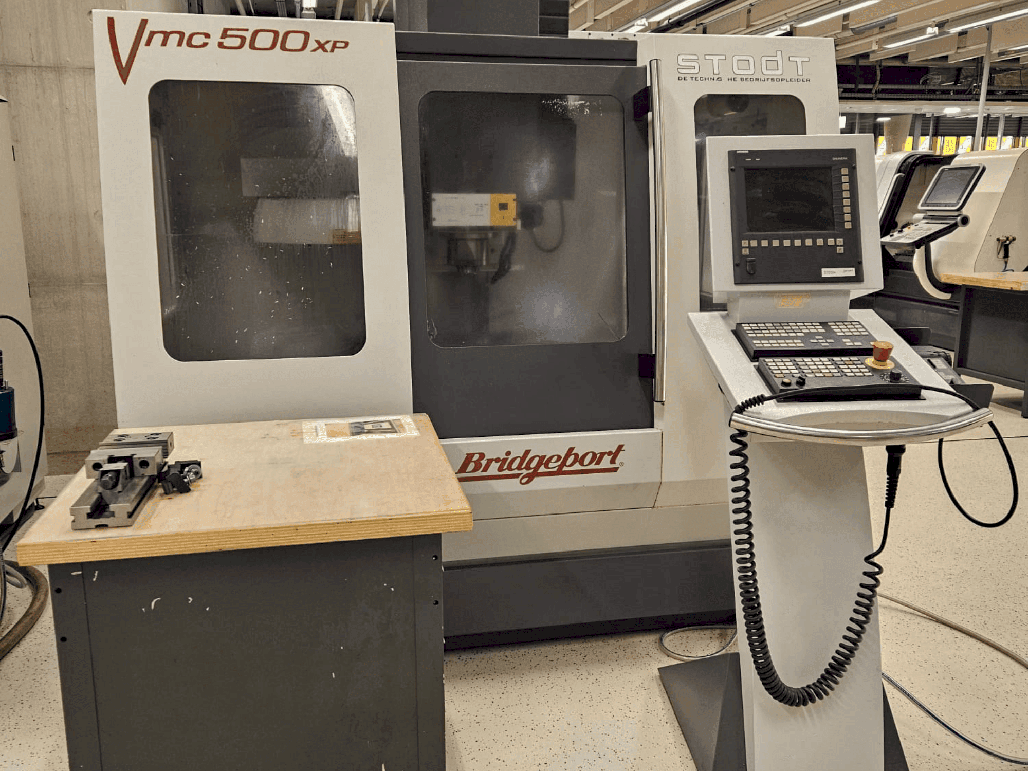 Makine Bridgeport VMC 500XP - Önden görünüm