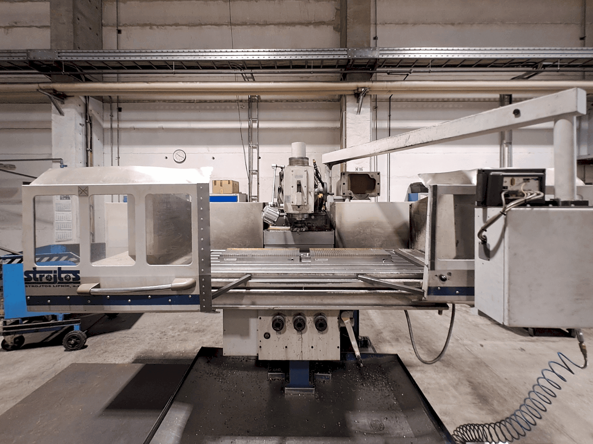 Makine TOS FGS63T Plus - Önden görünüm