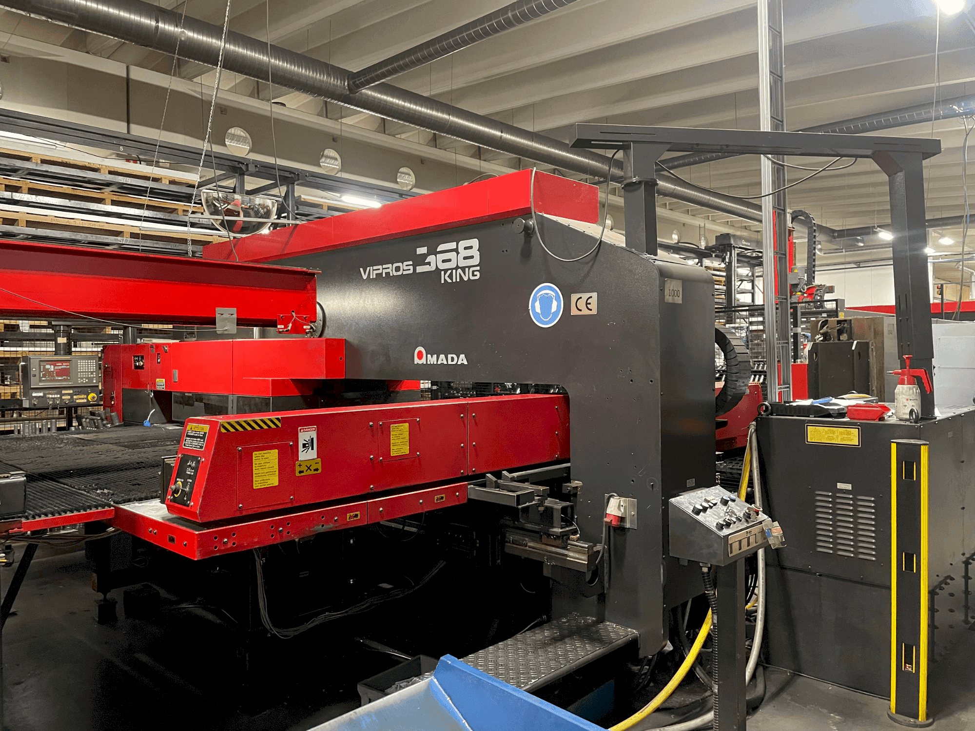 Makine AMADA Vipros King 368 - Önden görünüm