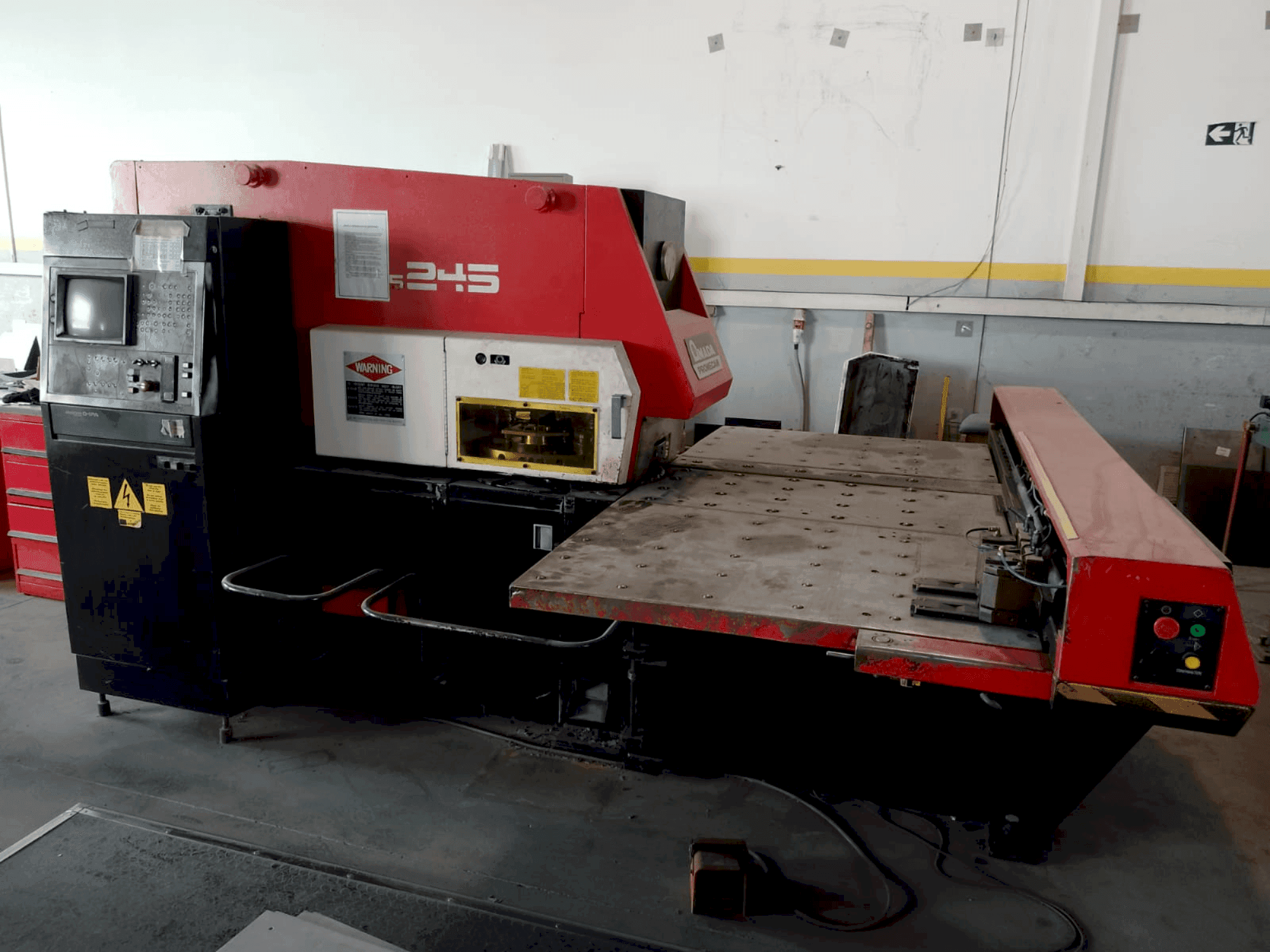 Makine AMADA aries 245 - Önden görünüm