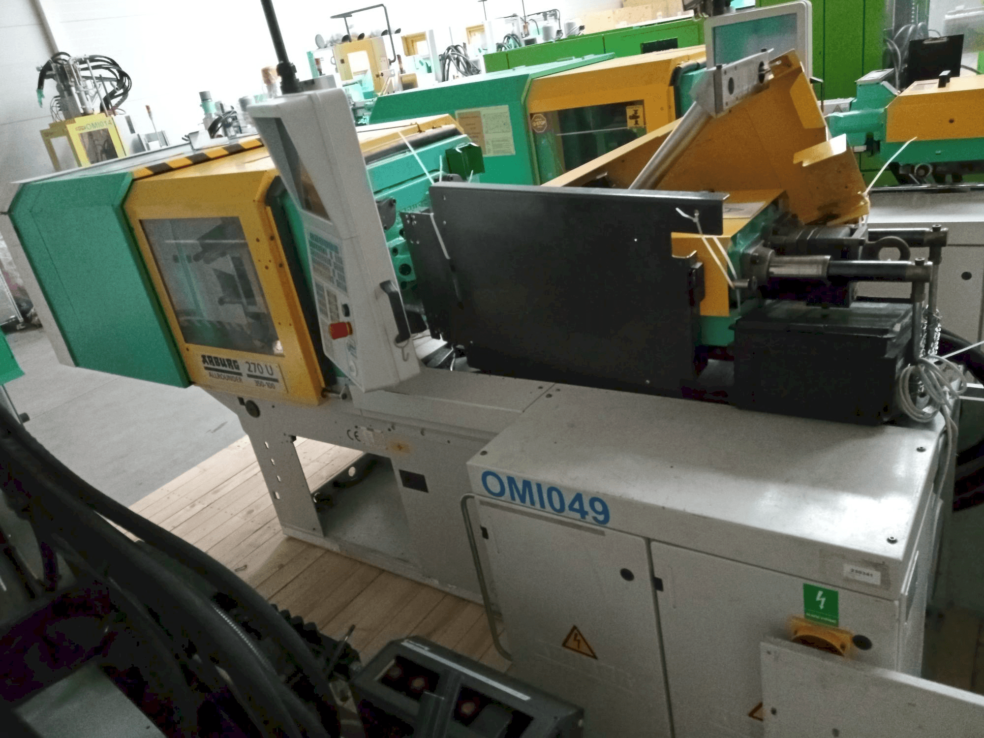 Makine Arburg Allrounder 270U 350-100U - Önden görünüm