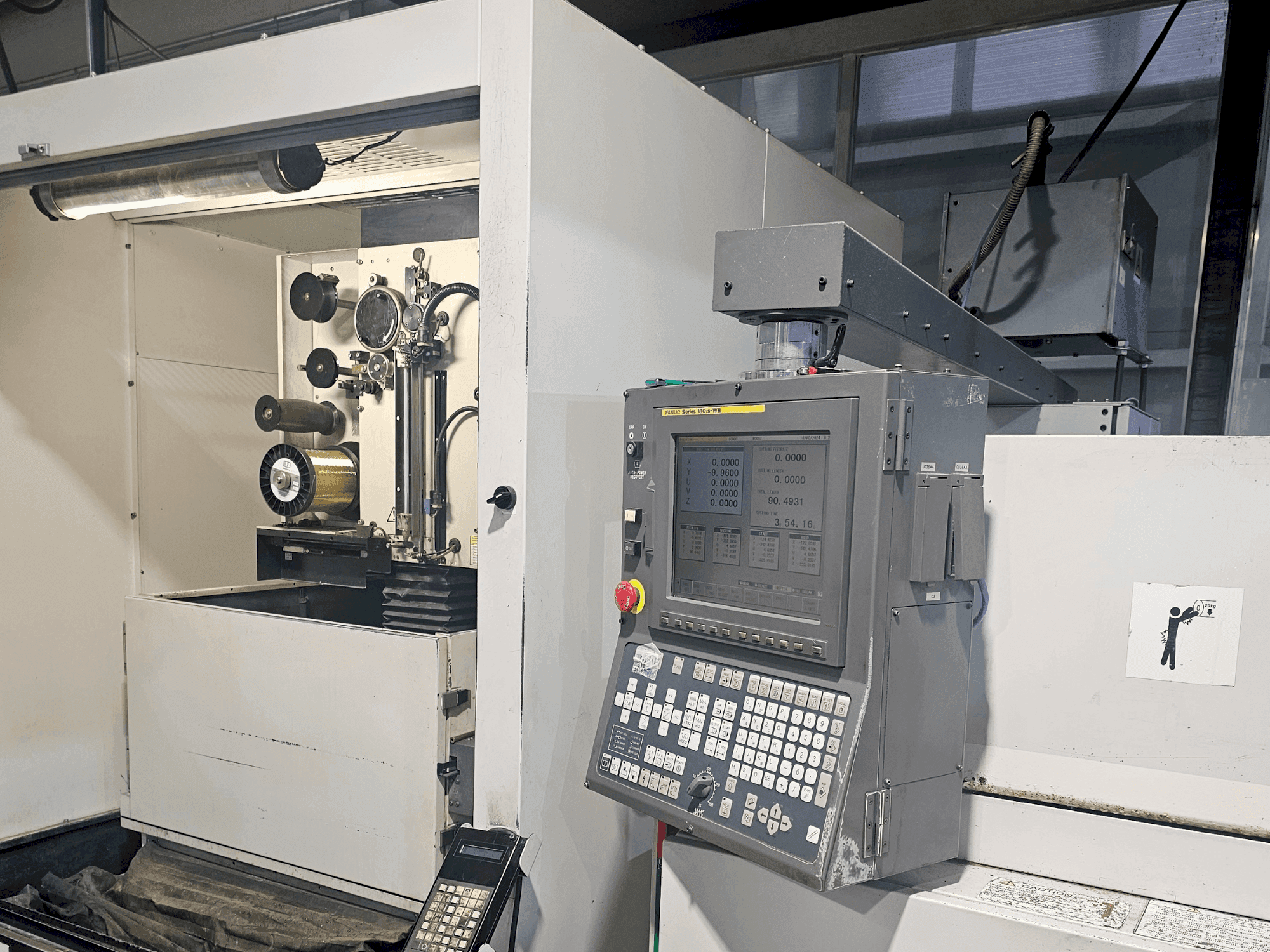 Makine FANUC alpha 1iC - Önden görünüm