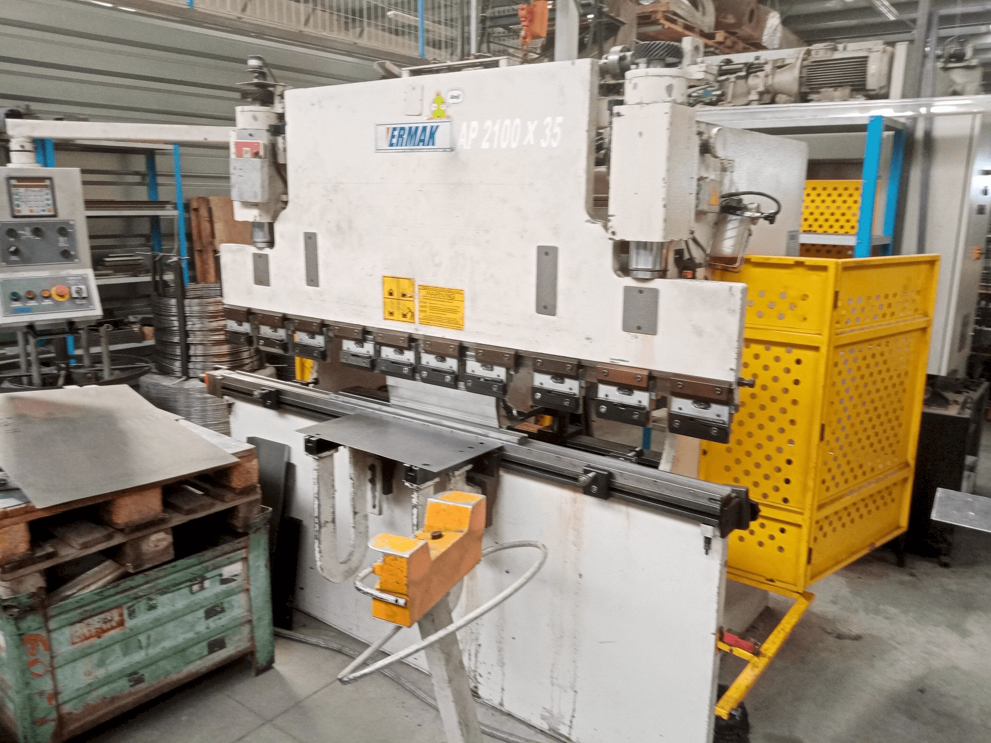 Makine ERMAKSAN AP 2100-35 - Önden görünüm
