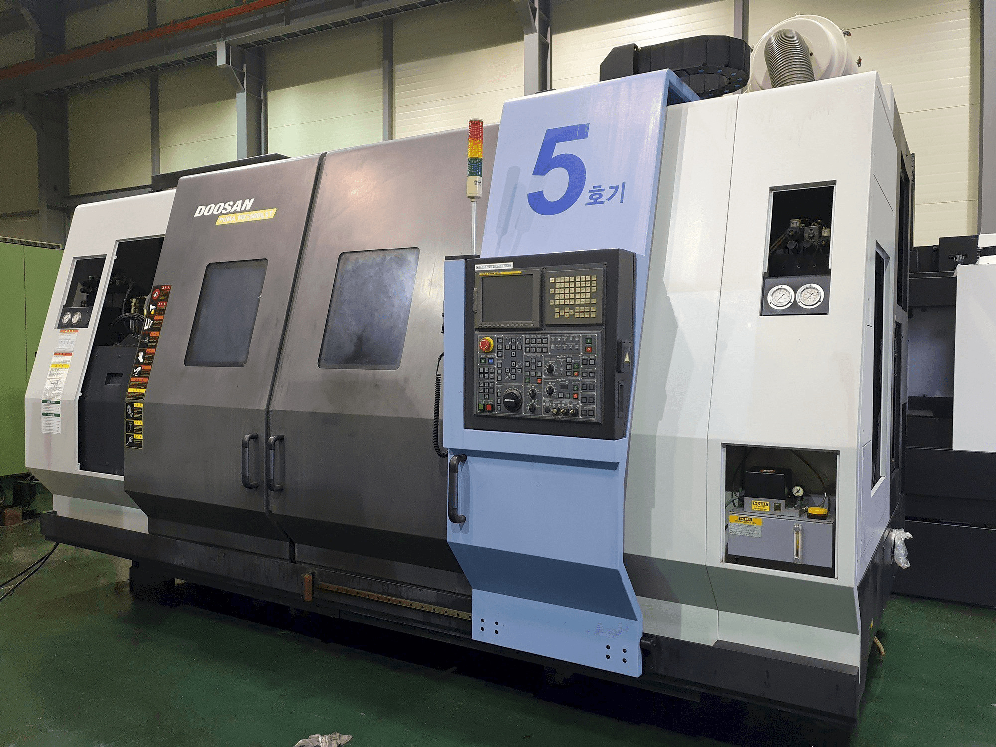 Makine Doosan Puma MX2500LST - Önden görünüm