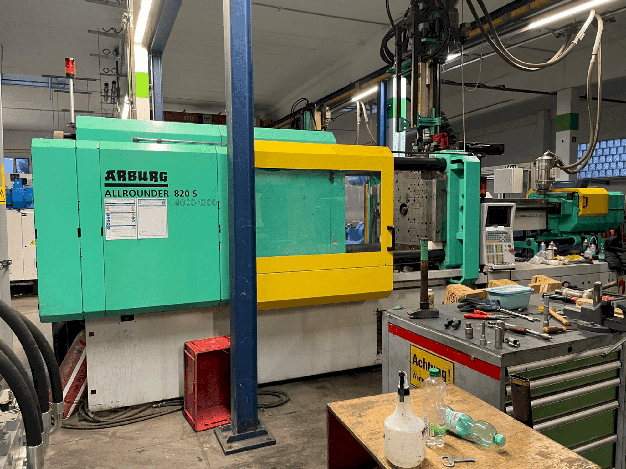 Makine Arburg Allrounder 820 S 4000-1300/350 - Önden görünüm