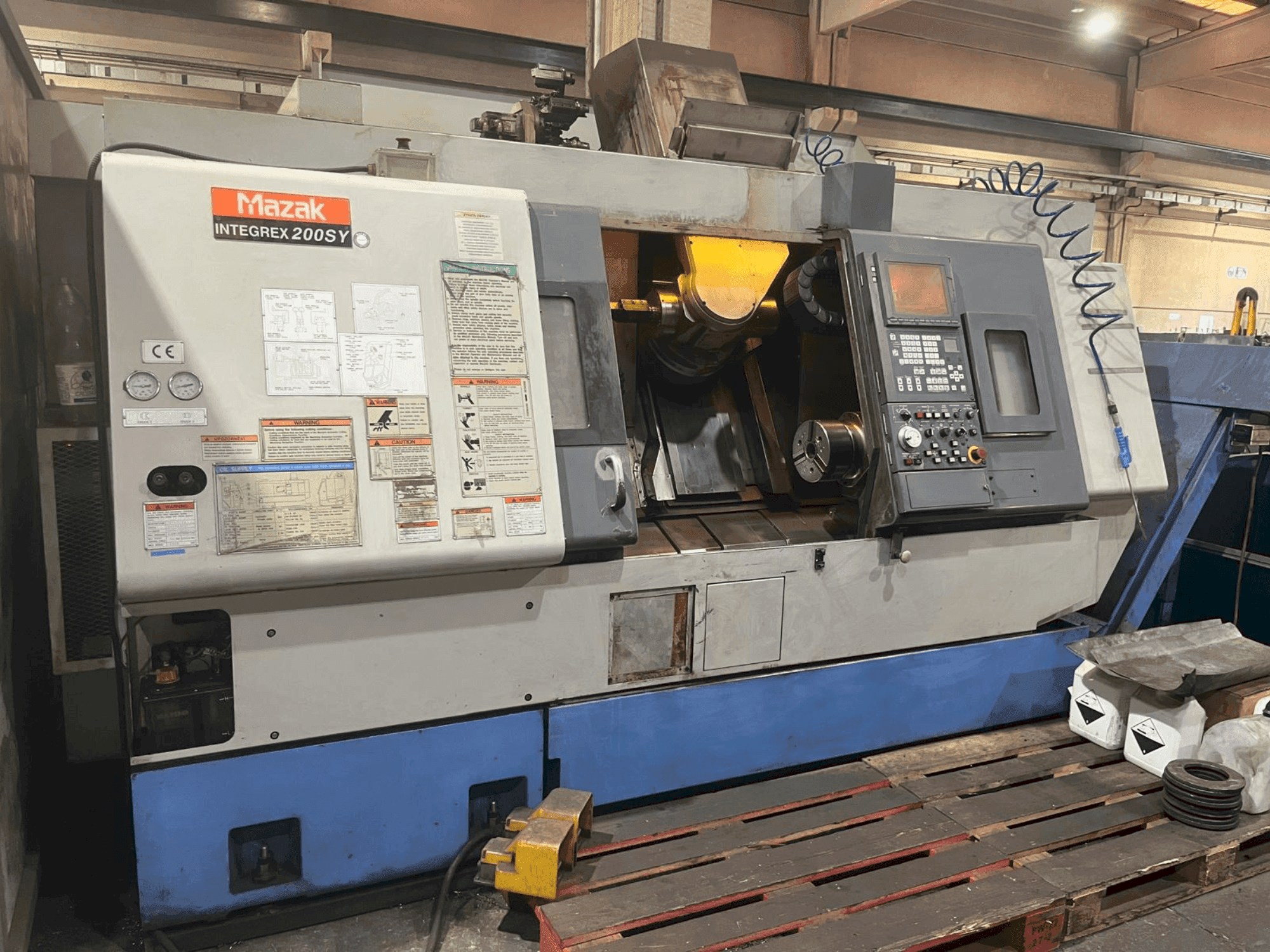 Makine Mazak INTEGREX 200 SY - Önden görünüm