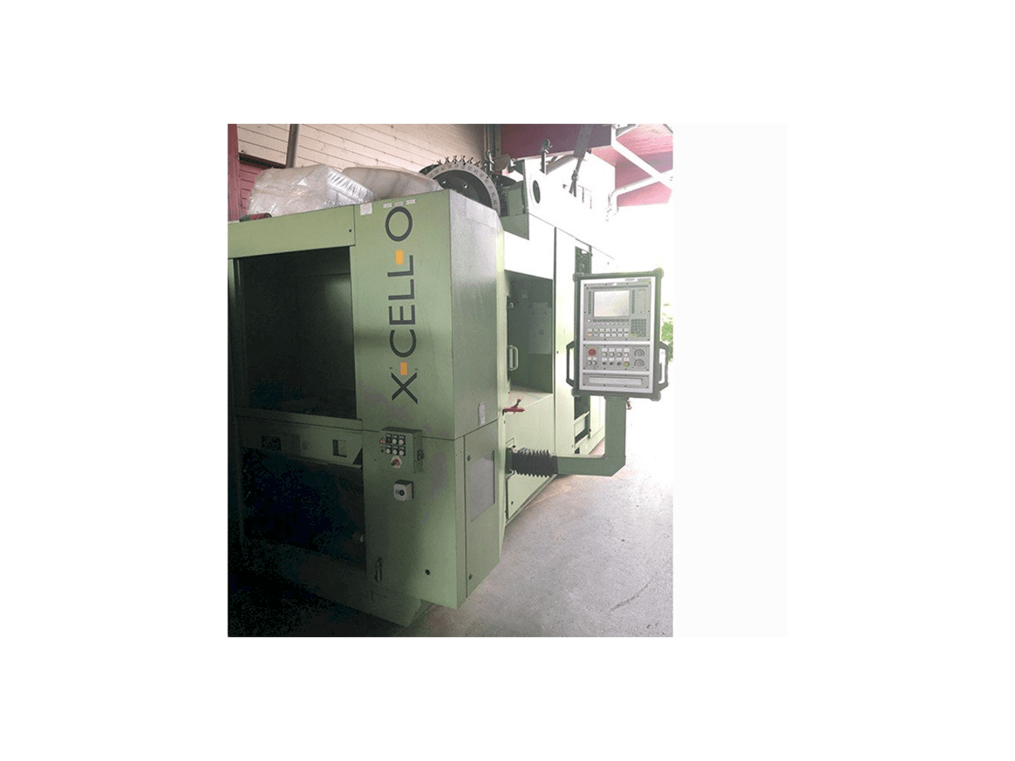 Makine Ex-cell-o XHC 241 M/3 - Önden görünüm