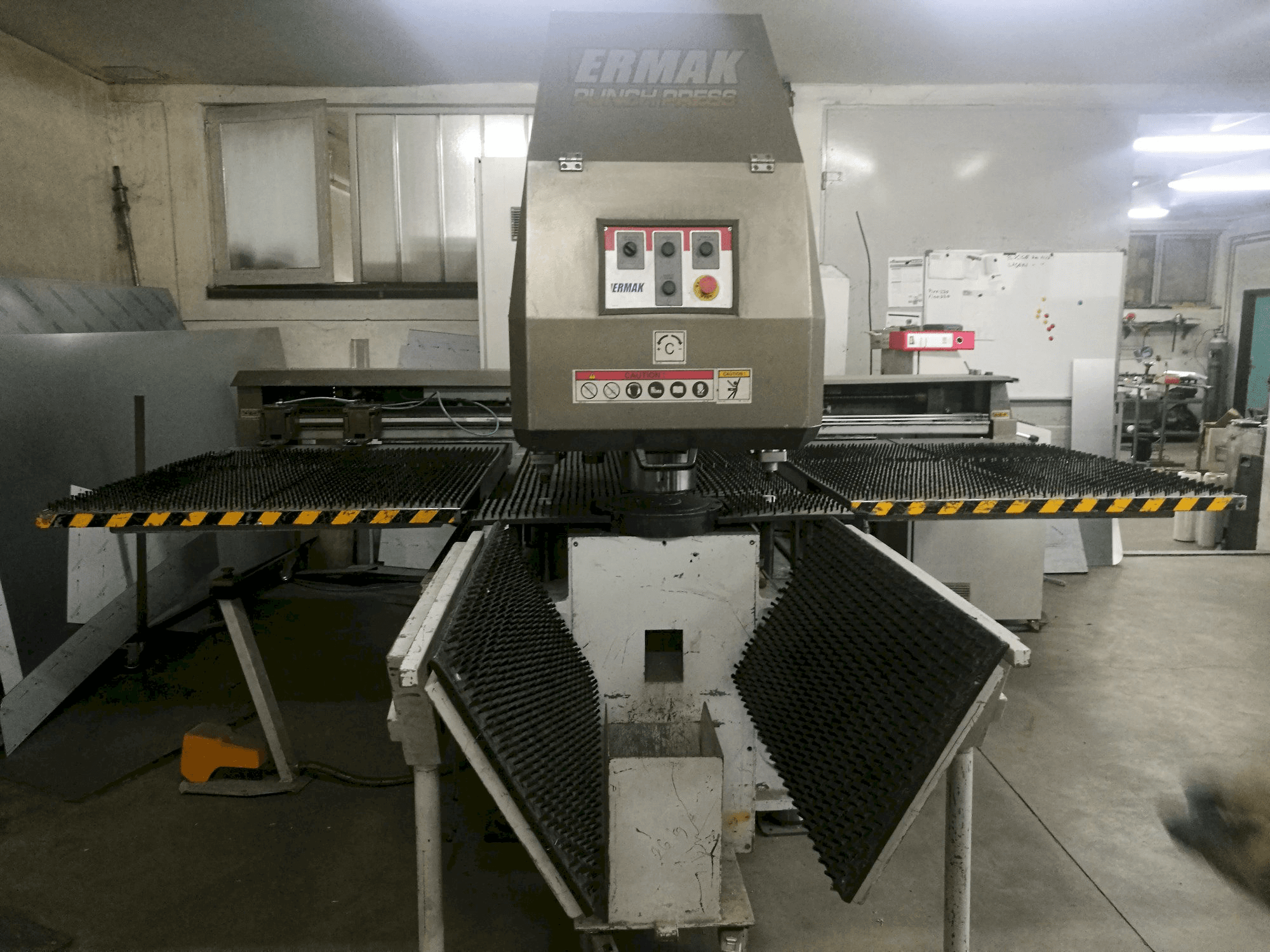 Makine ERMAKSAN RPP 127-30 - Önden görünüm